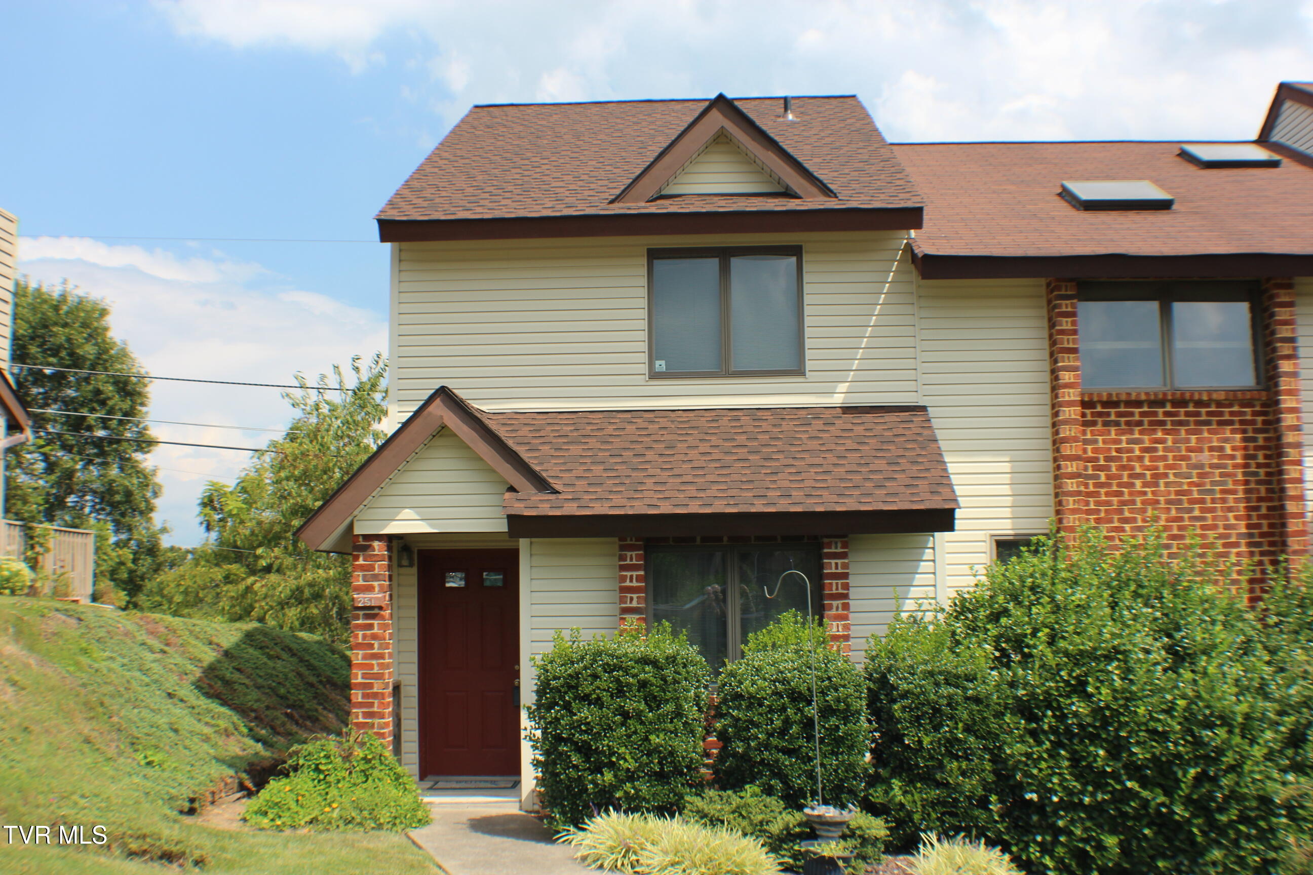 251 Willowbend Drive — photo