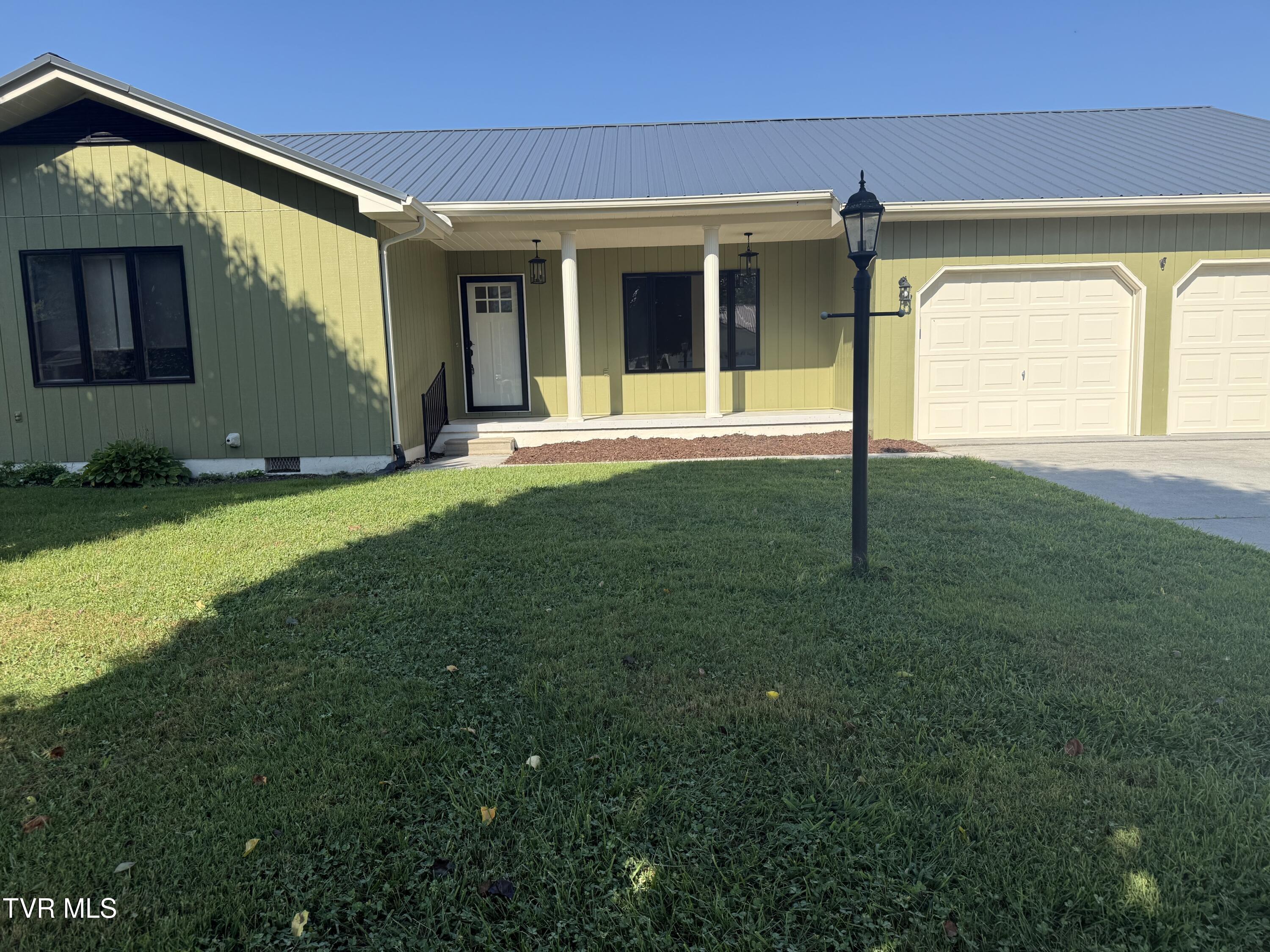 190 Mayfield Drive — photo