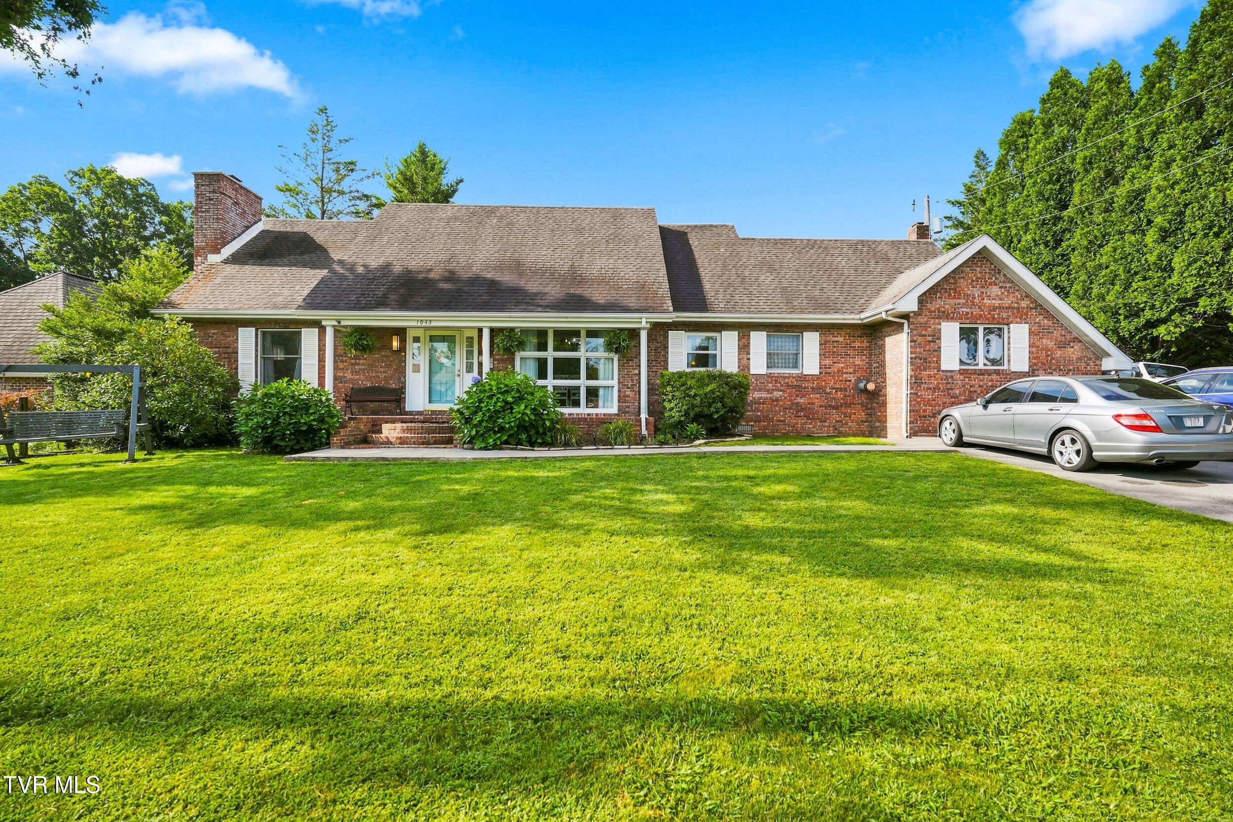 1043 Southeast Circle Drive — photo
