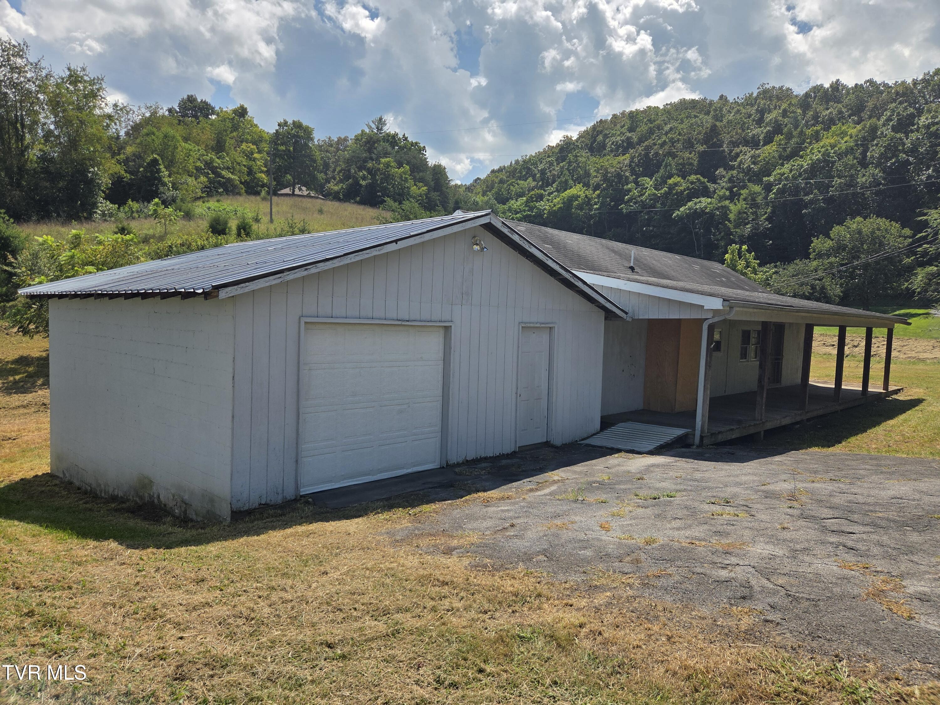 213 Old Oak Lane — photo