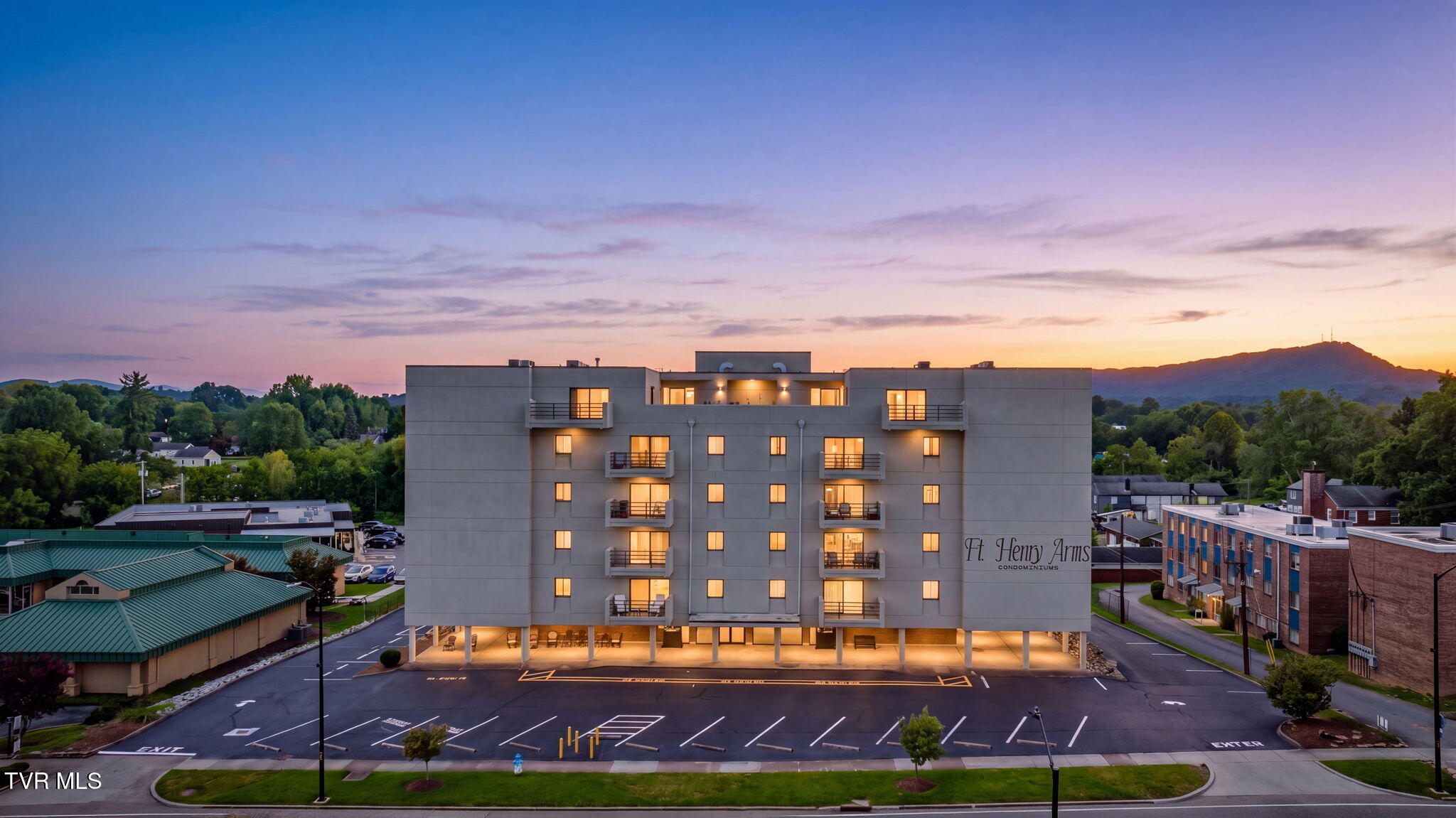 1585 Fort Henry Drive Apt 6C — photo