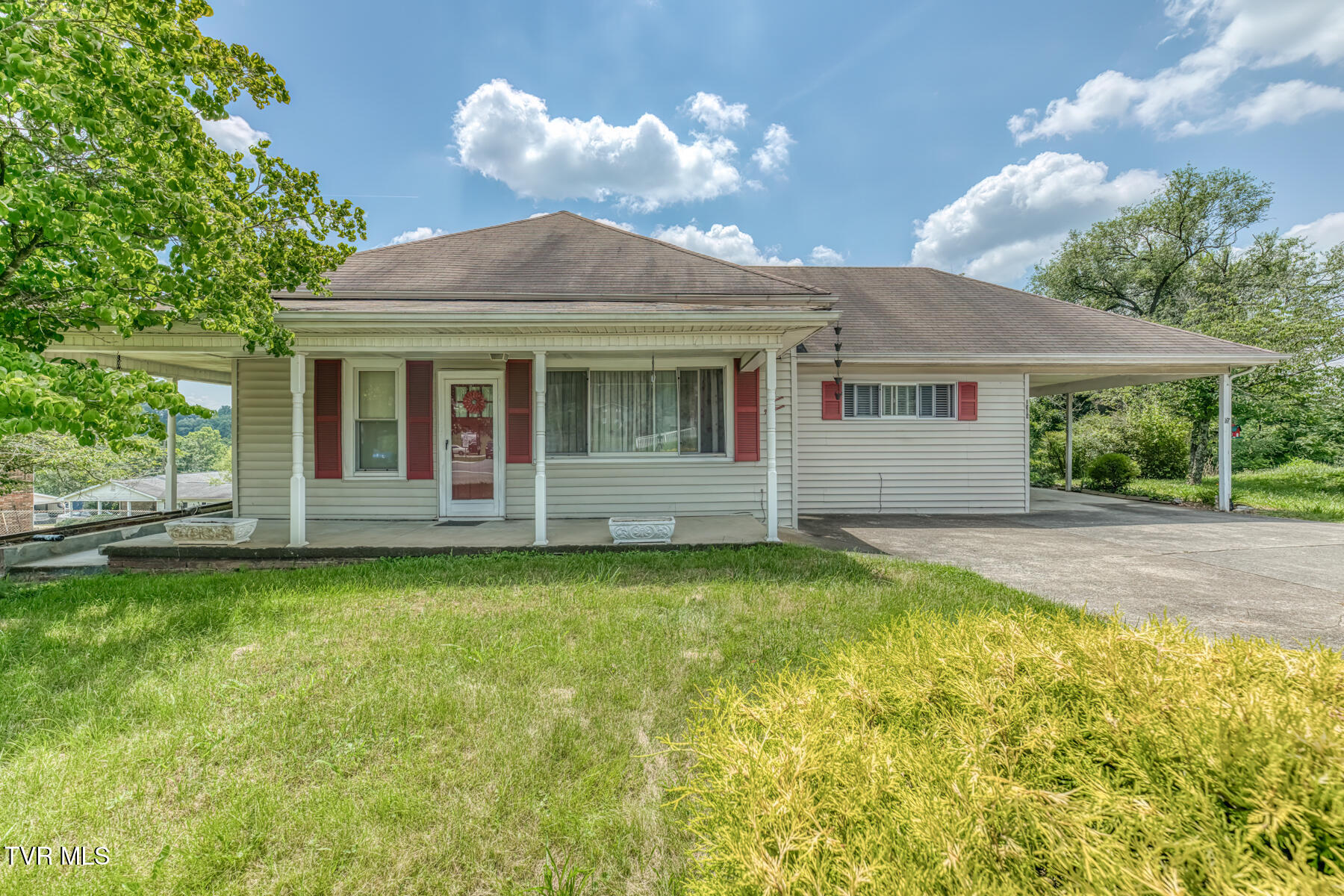 1519 Bloomingdale Road — photo