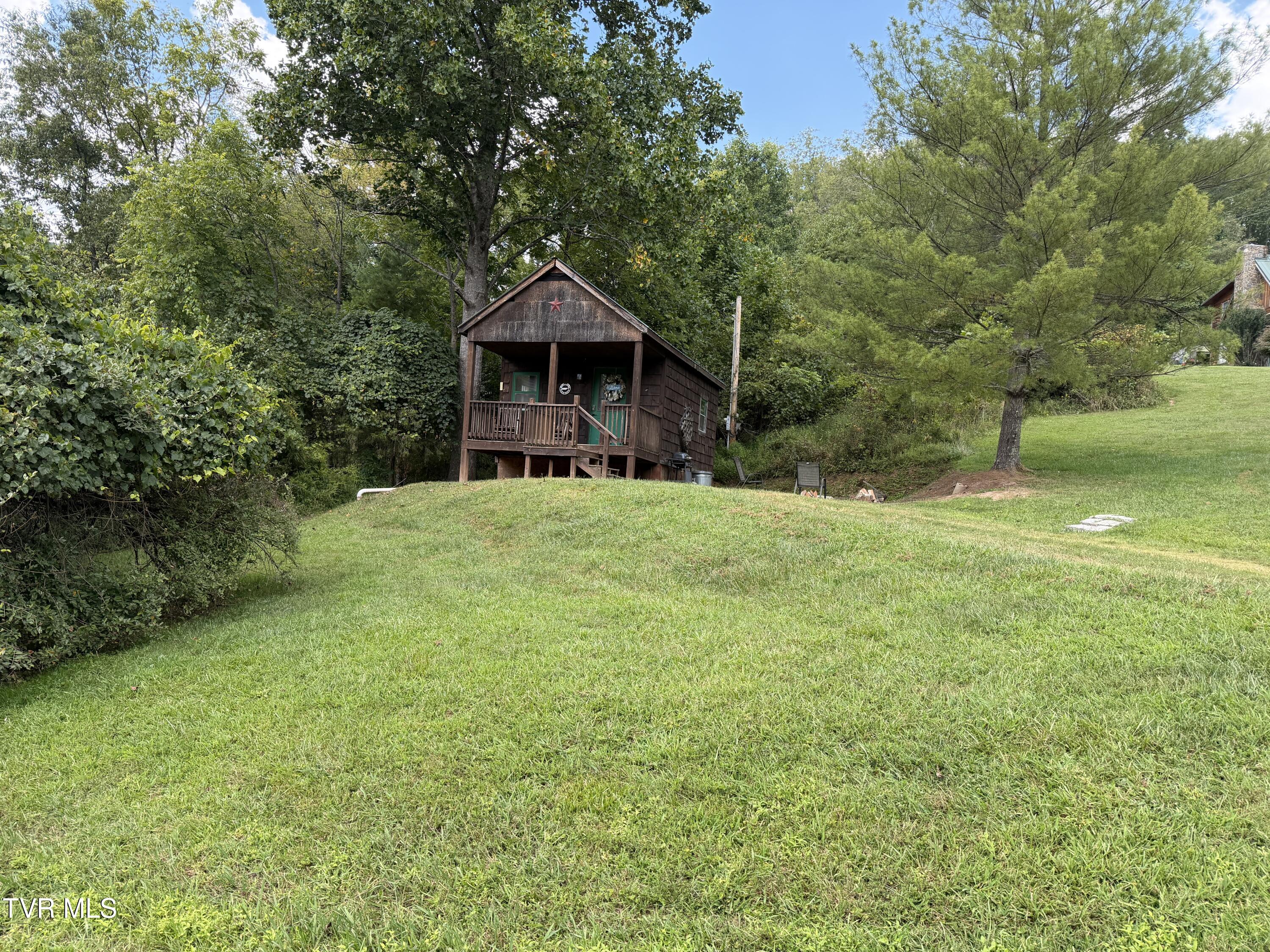 655 Noah Snyder Road — photo