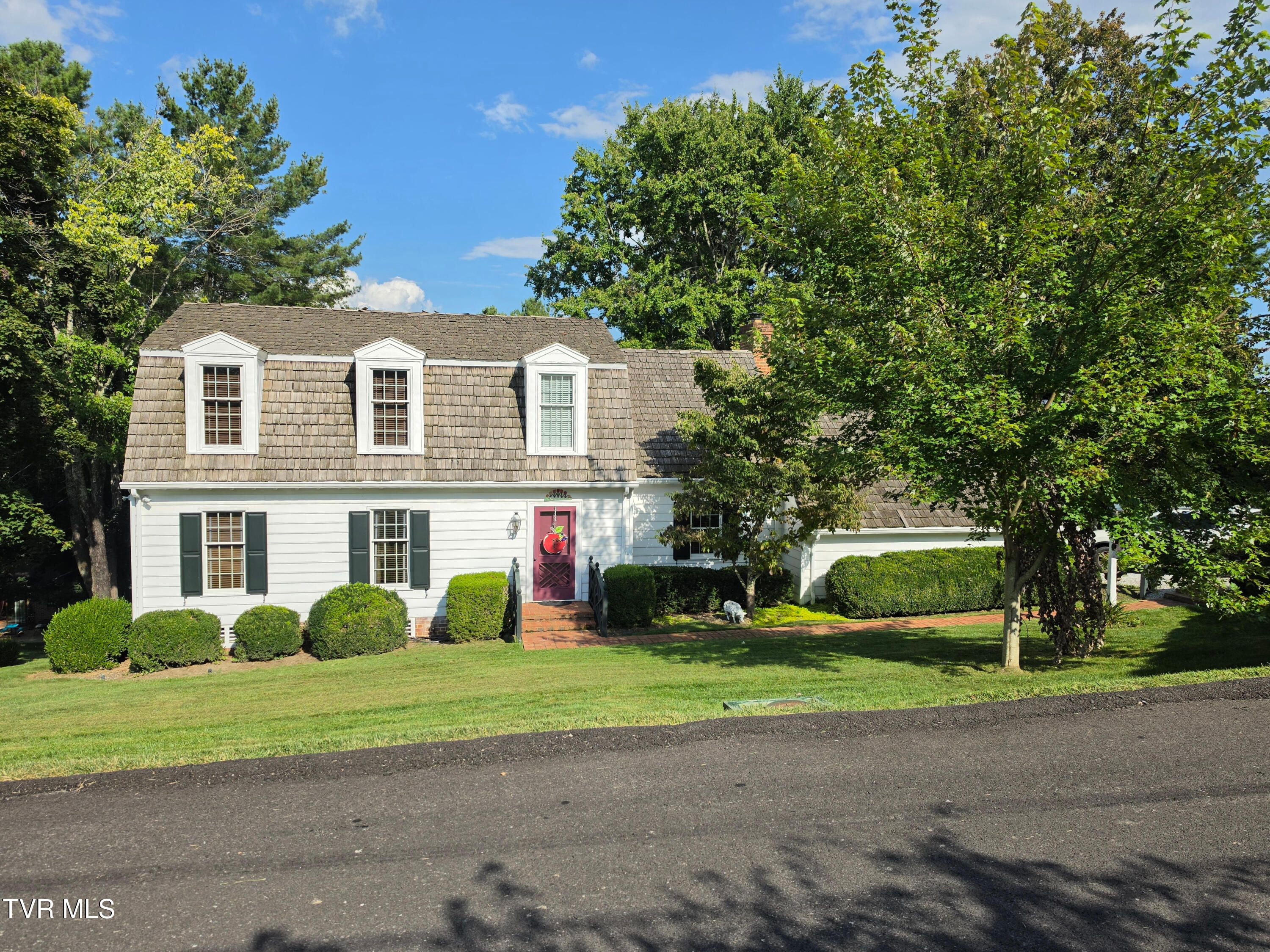 616 Southwest Crestview Drive — photo