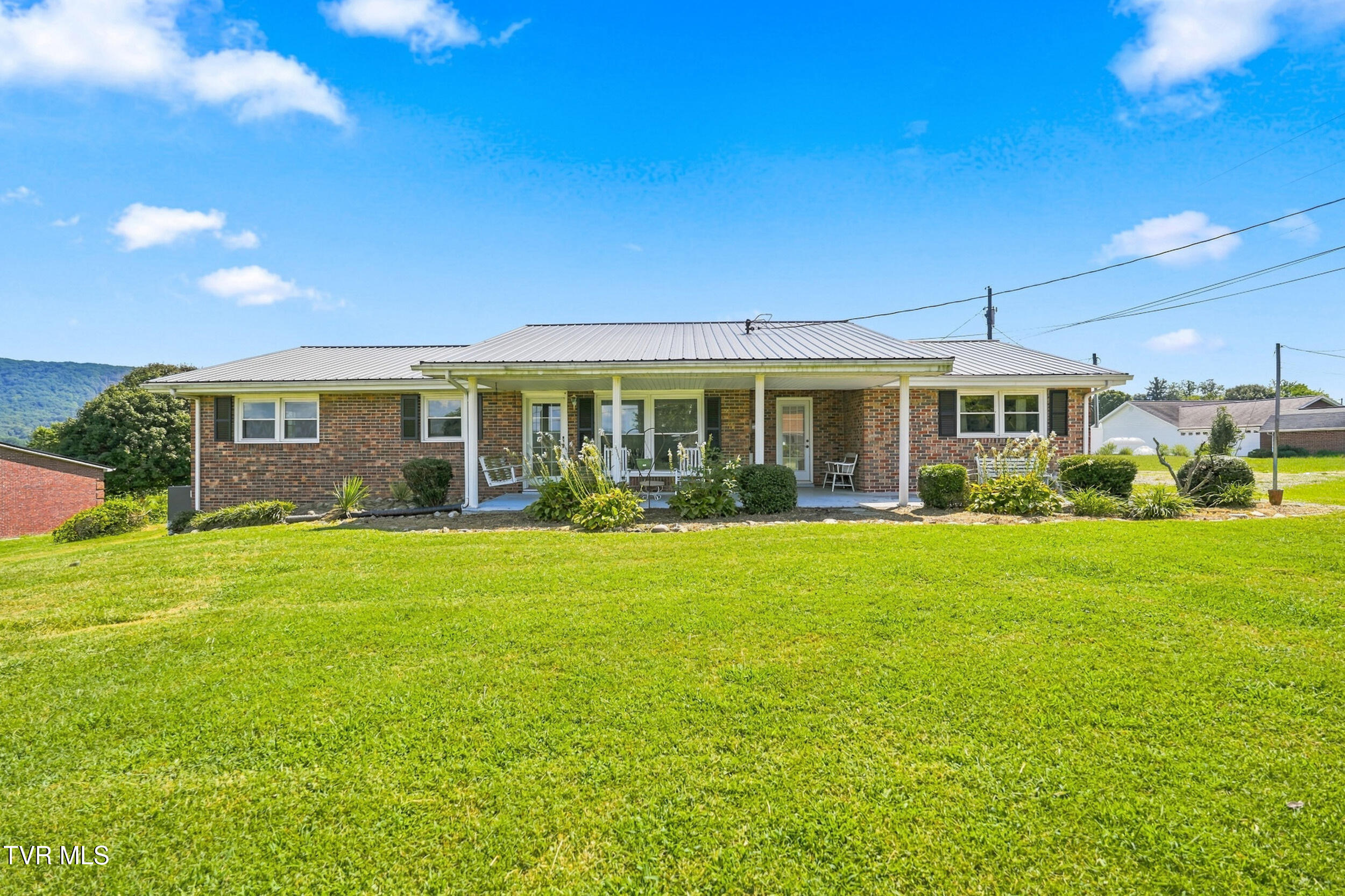 222 Riverview Drive — photo