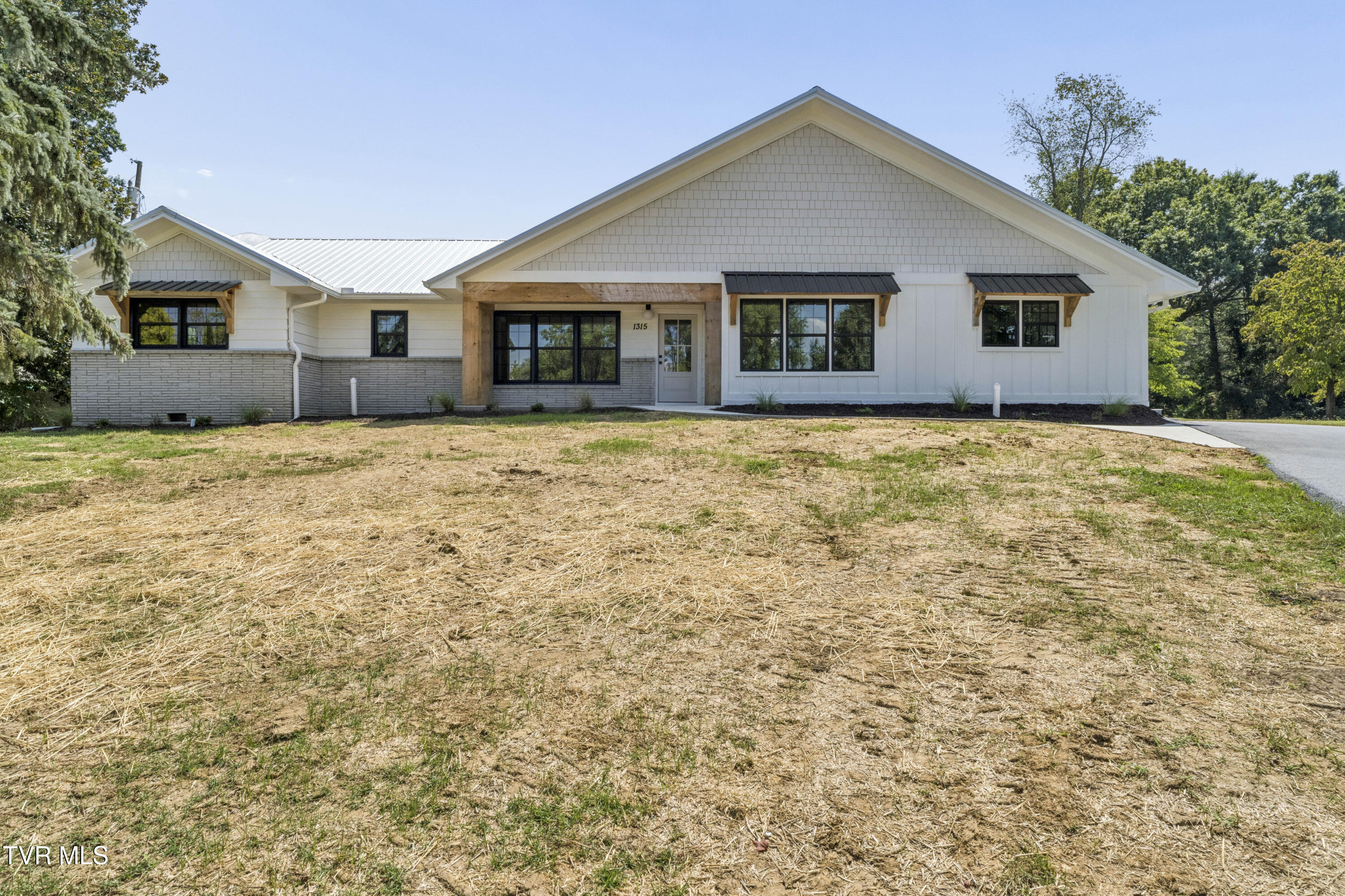 1315 Lynnwood Drive — photo