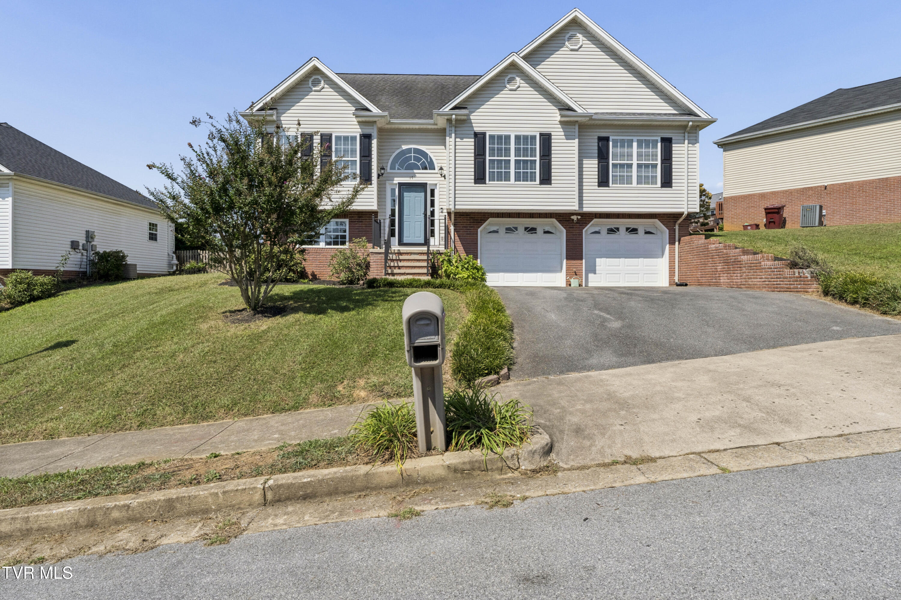 17 Taylor Ridge Court — photo