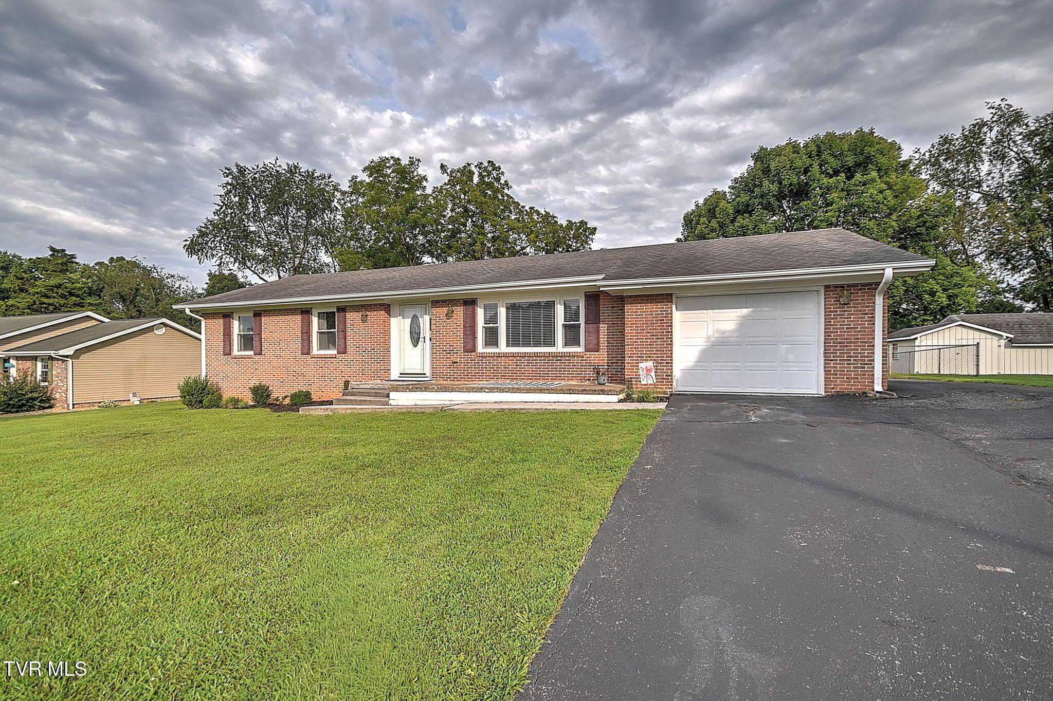 382 Meadowcrest Drive — photo