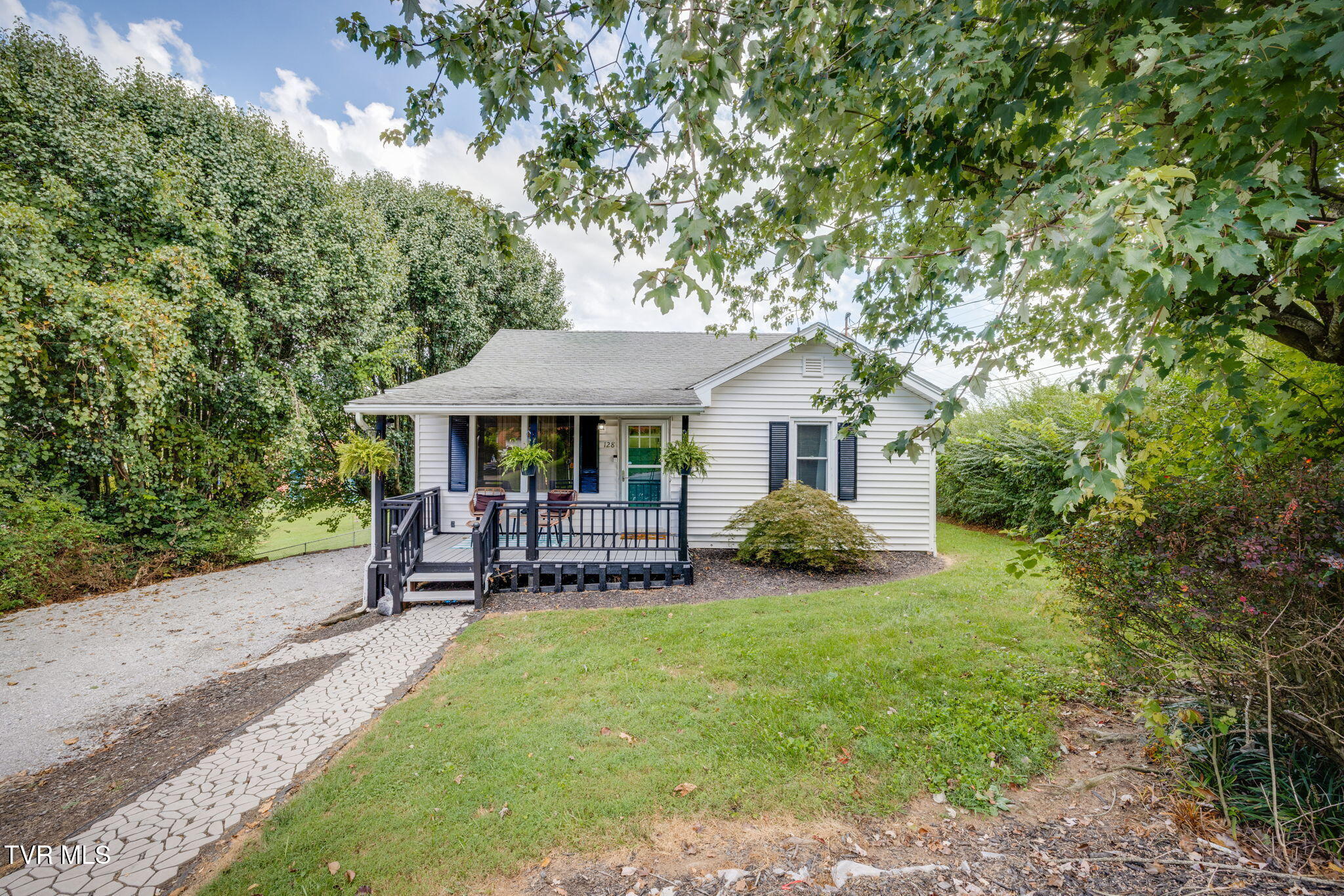128 Fairfax Road — photo