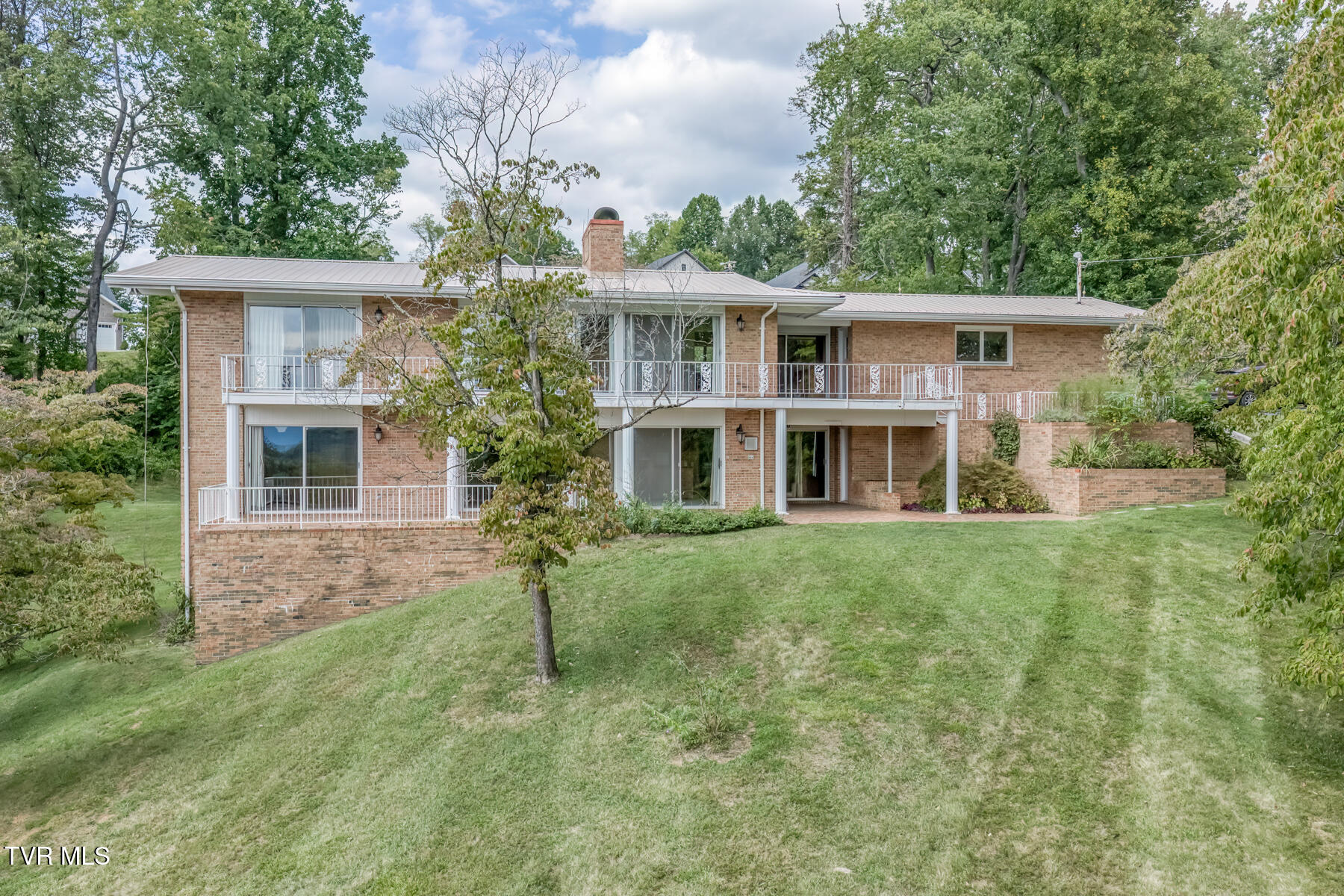 501 Smith Lane — photo