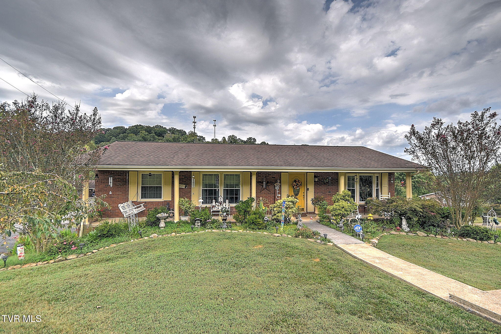 3900 Thornton Drive — photo