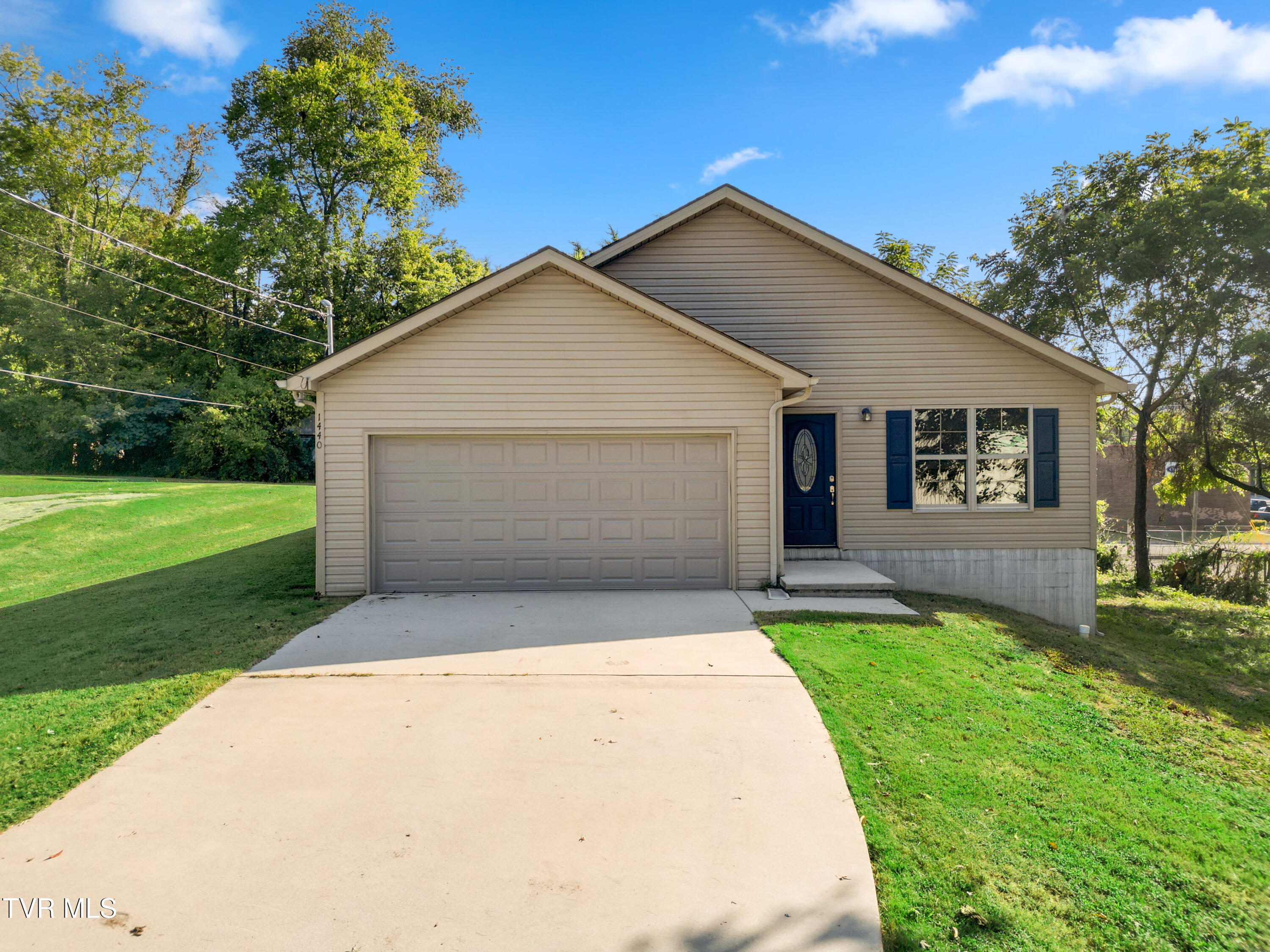 1440 Ault Road — photo