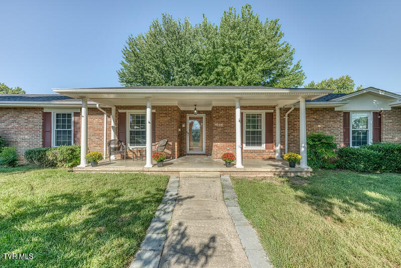 1805 Broadmoor Road — photo