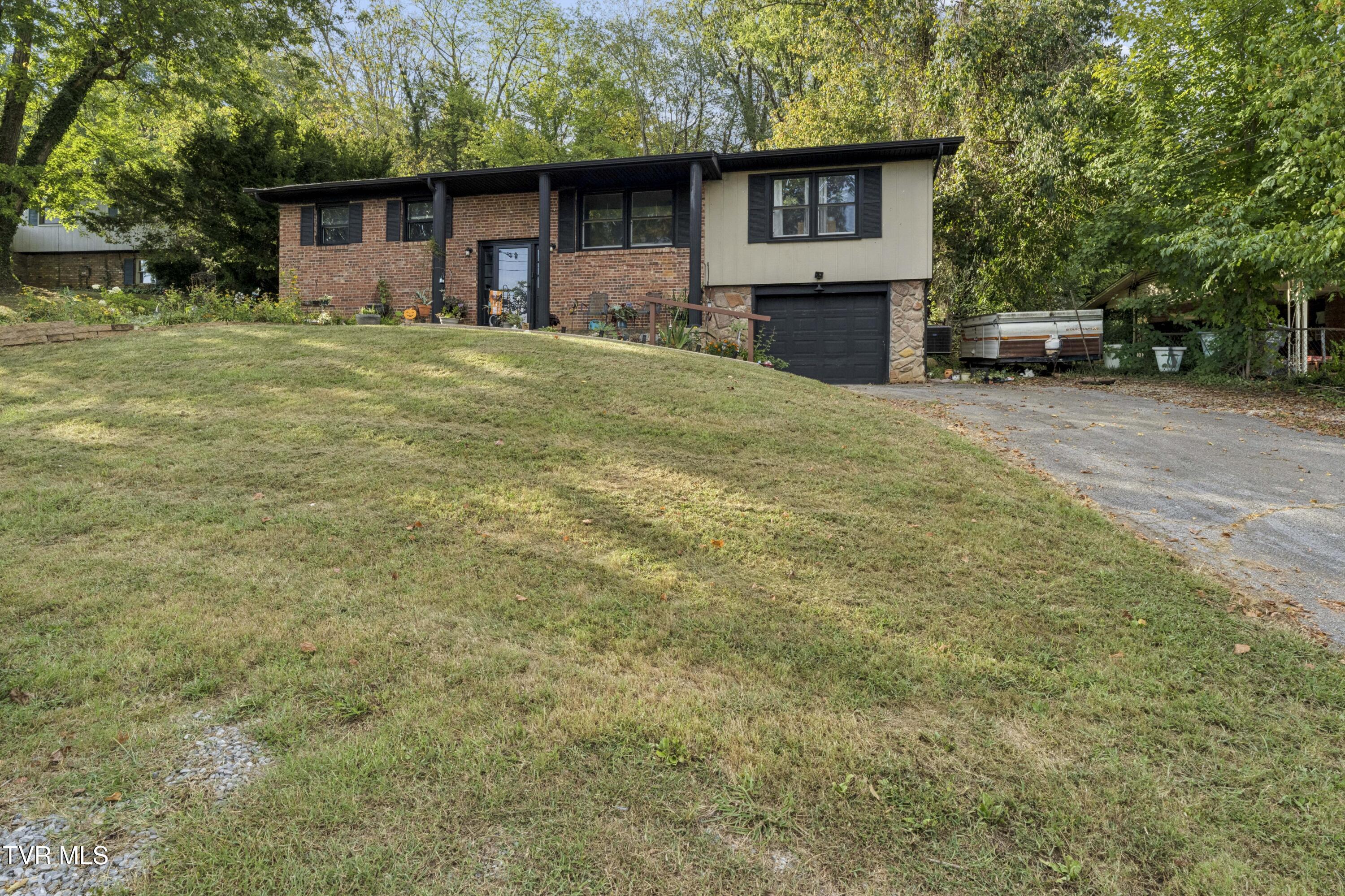 516 Foothills Road — photo