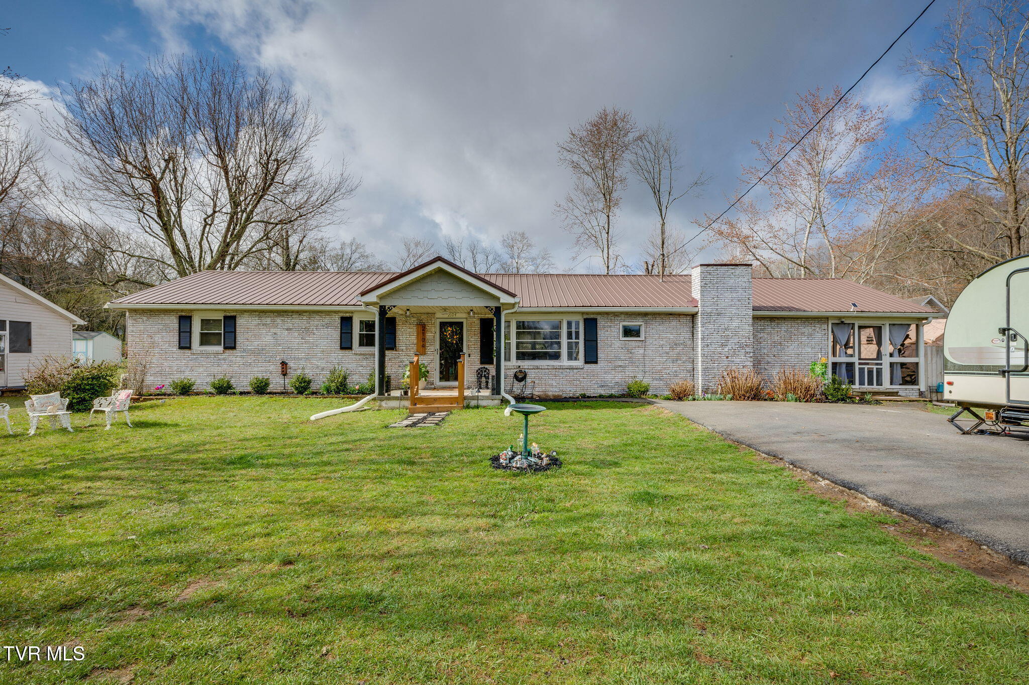 2104 Miller Lane — photo