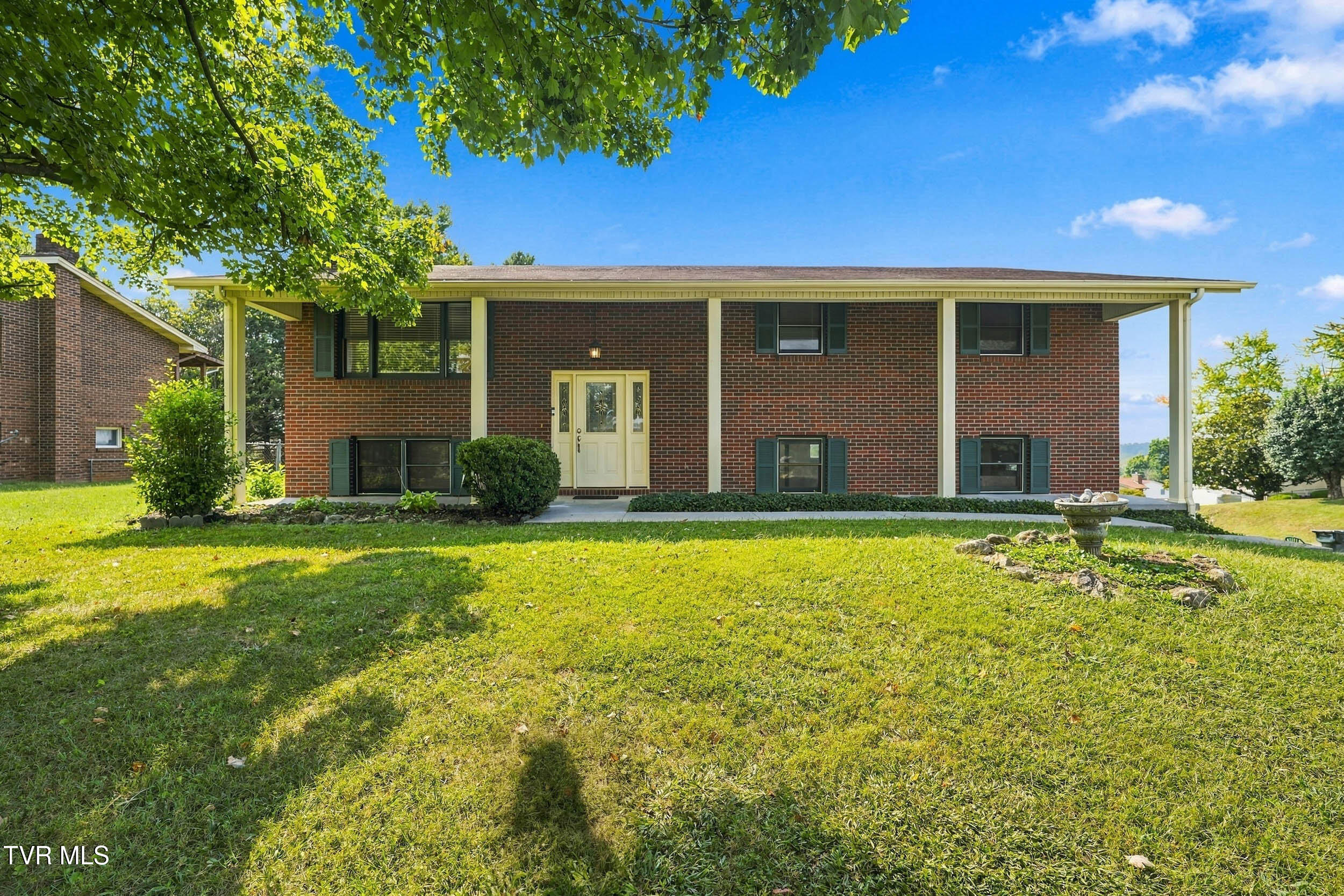 225 Ashley Drive — photo