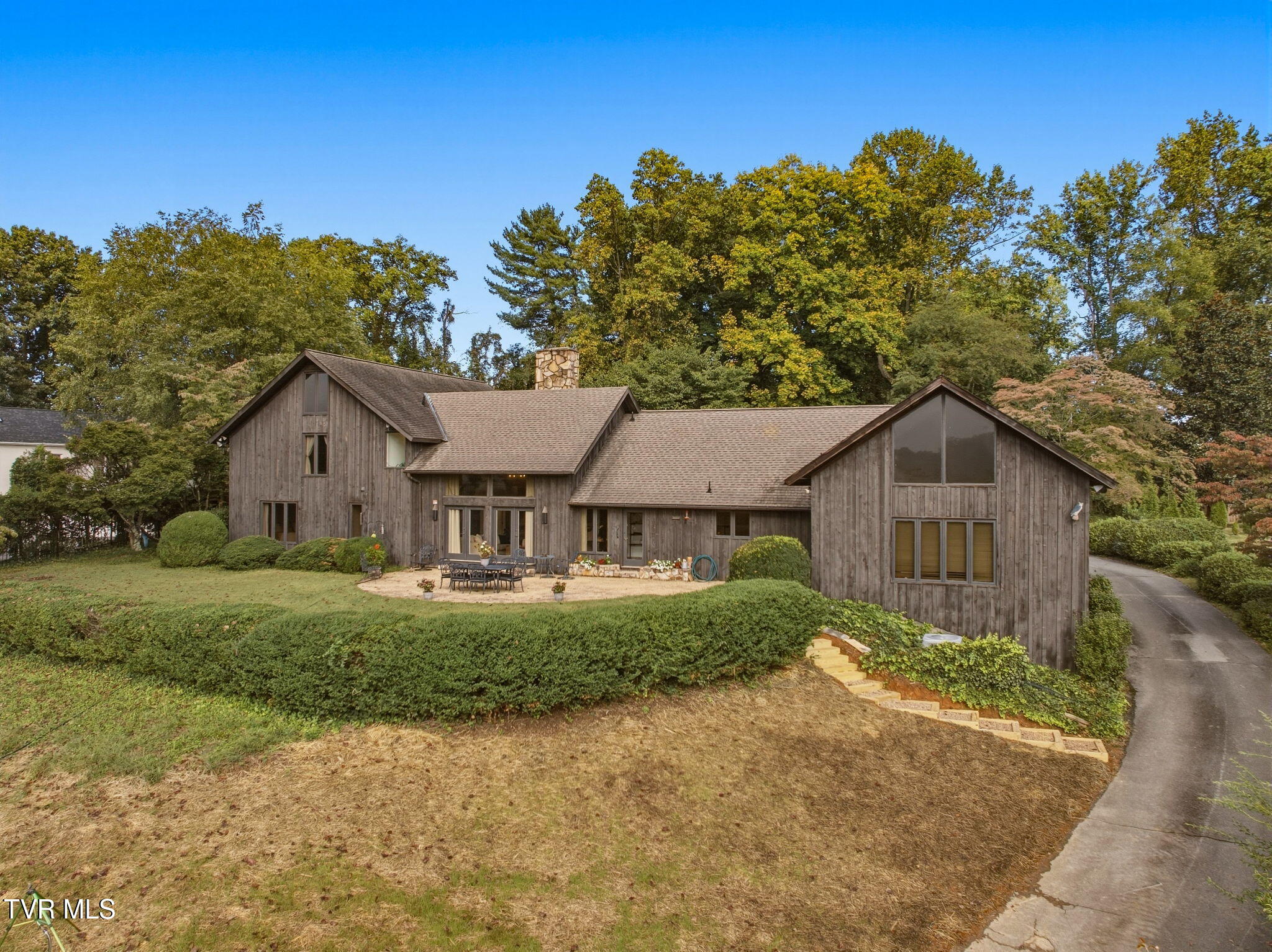 703 N Mountain View Circle — photo