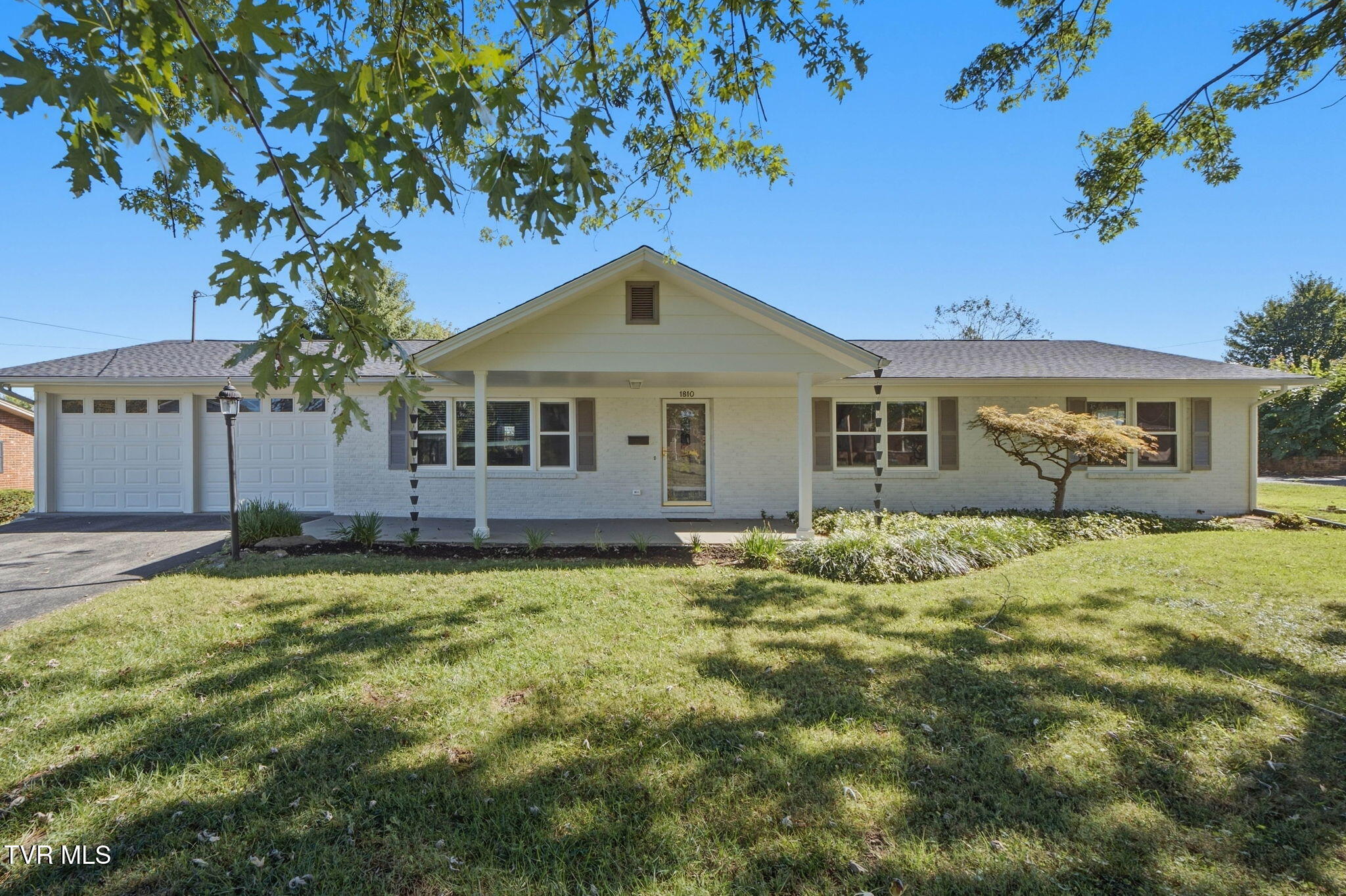 1810 Sundale Road — photo