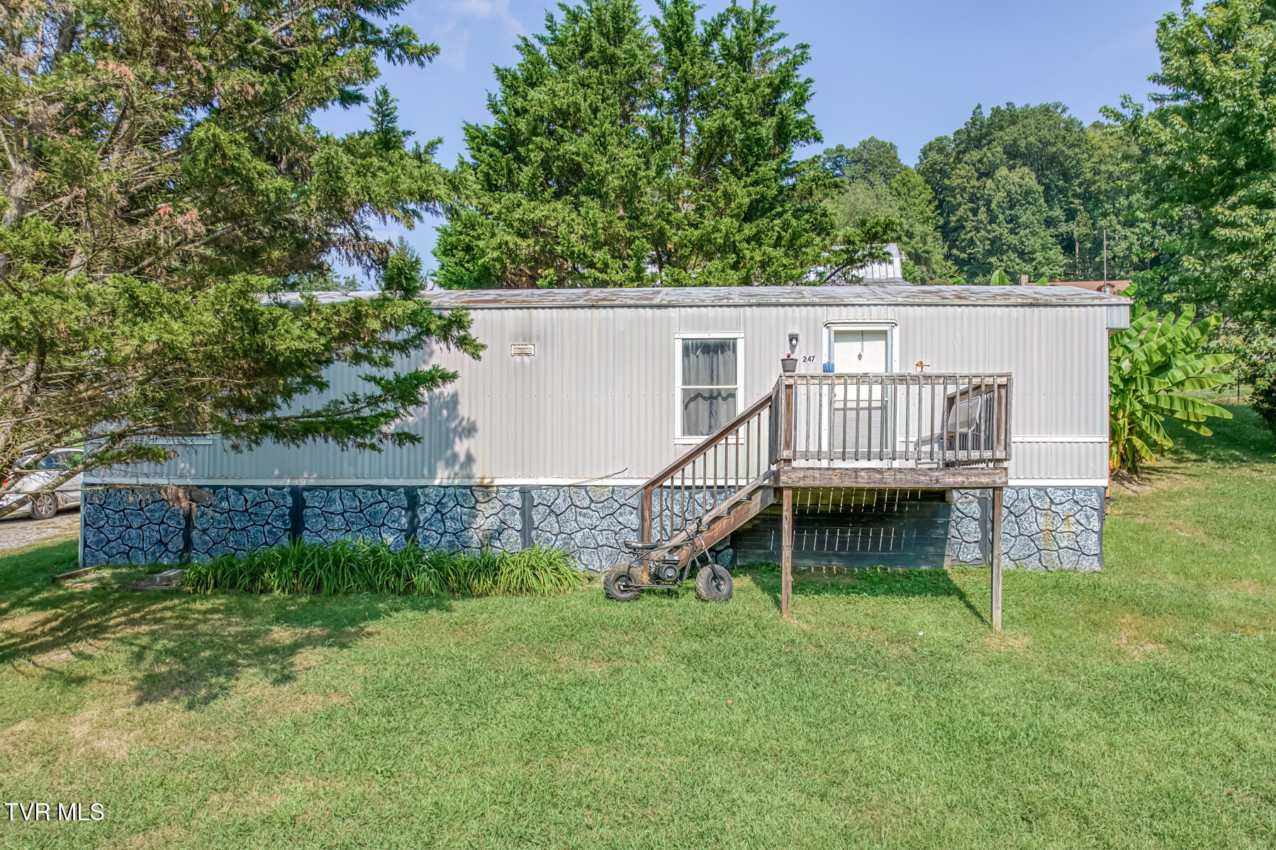 247 Leonard Lane — photo