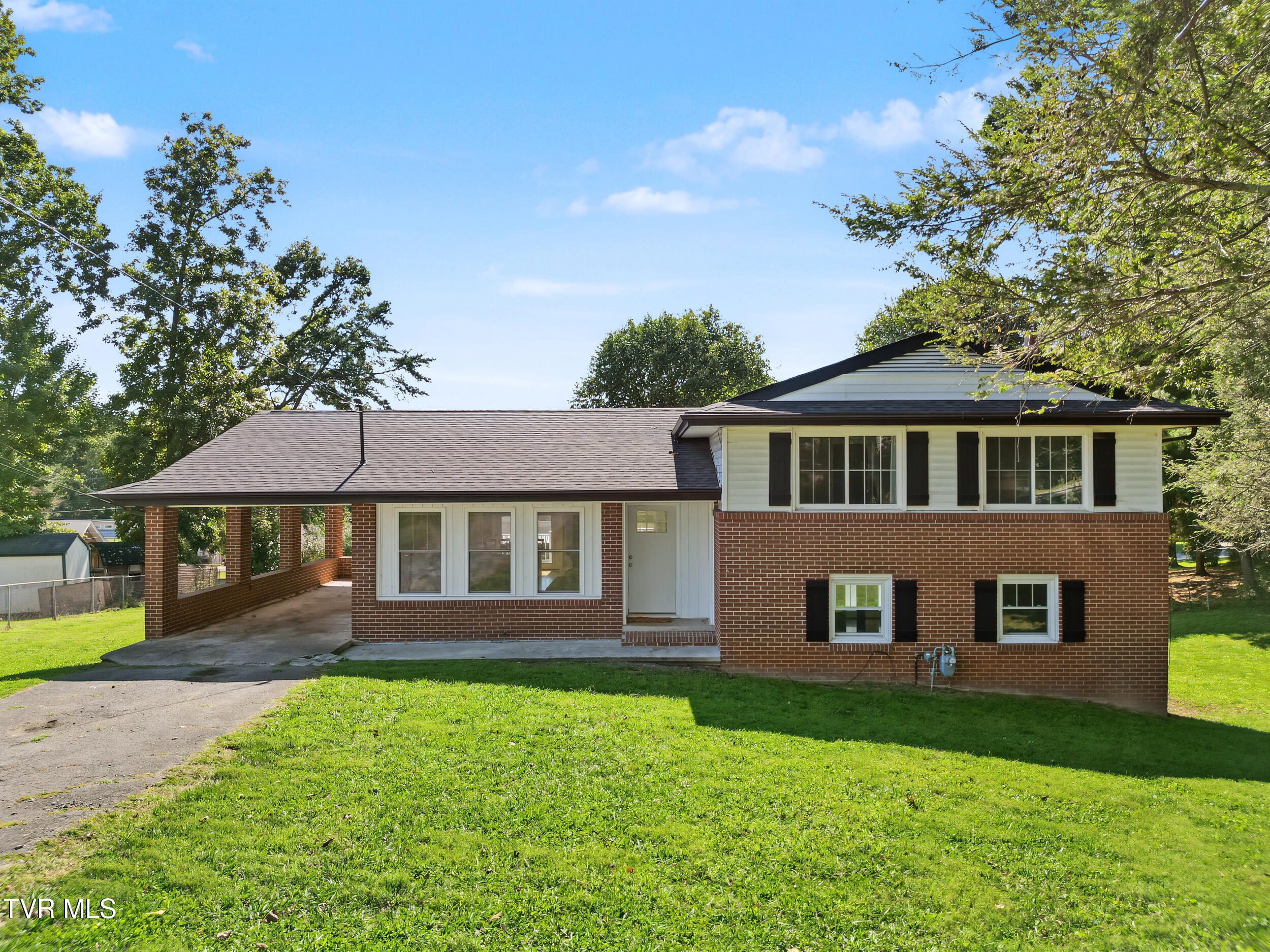 204 Dogwood Drive — photo