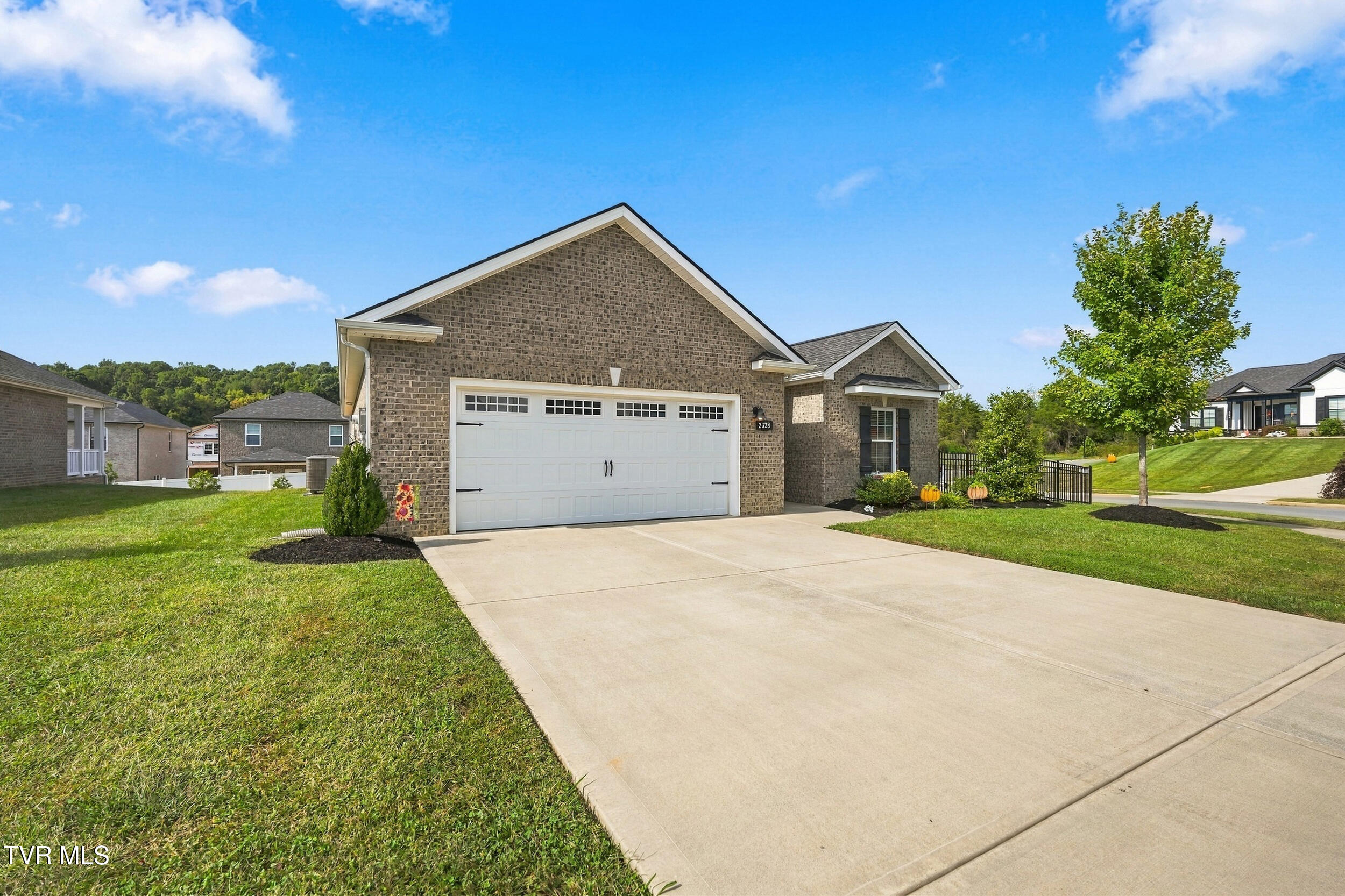 2328 Haystack Circle, Piney Flats, TN 37686 — photo 2