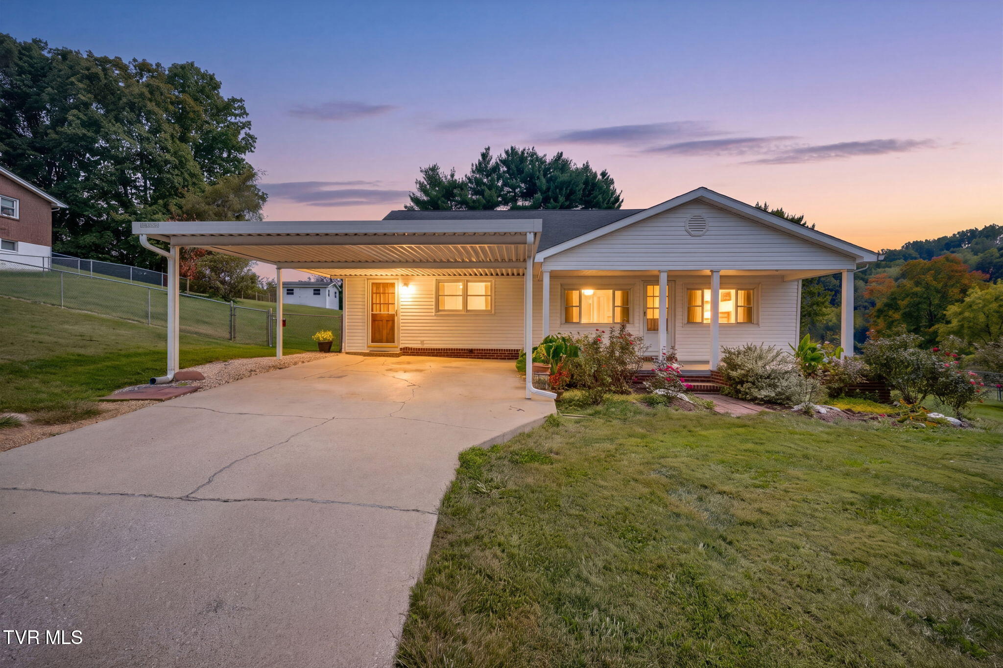 141 Pineview Drive — photo