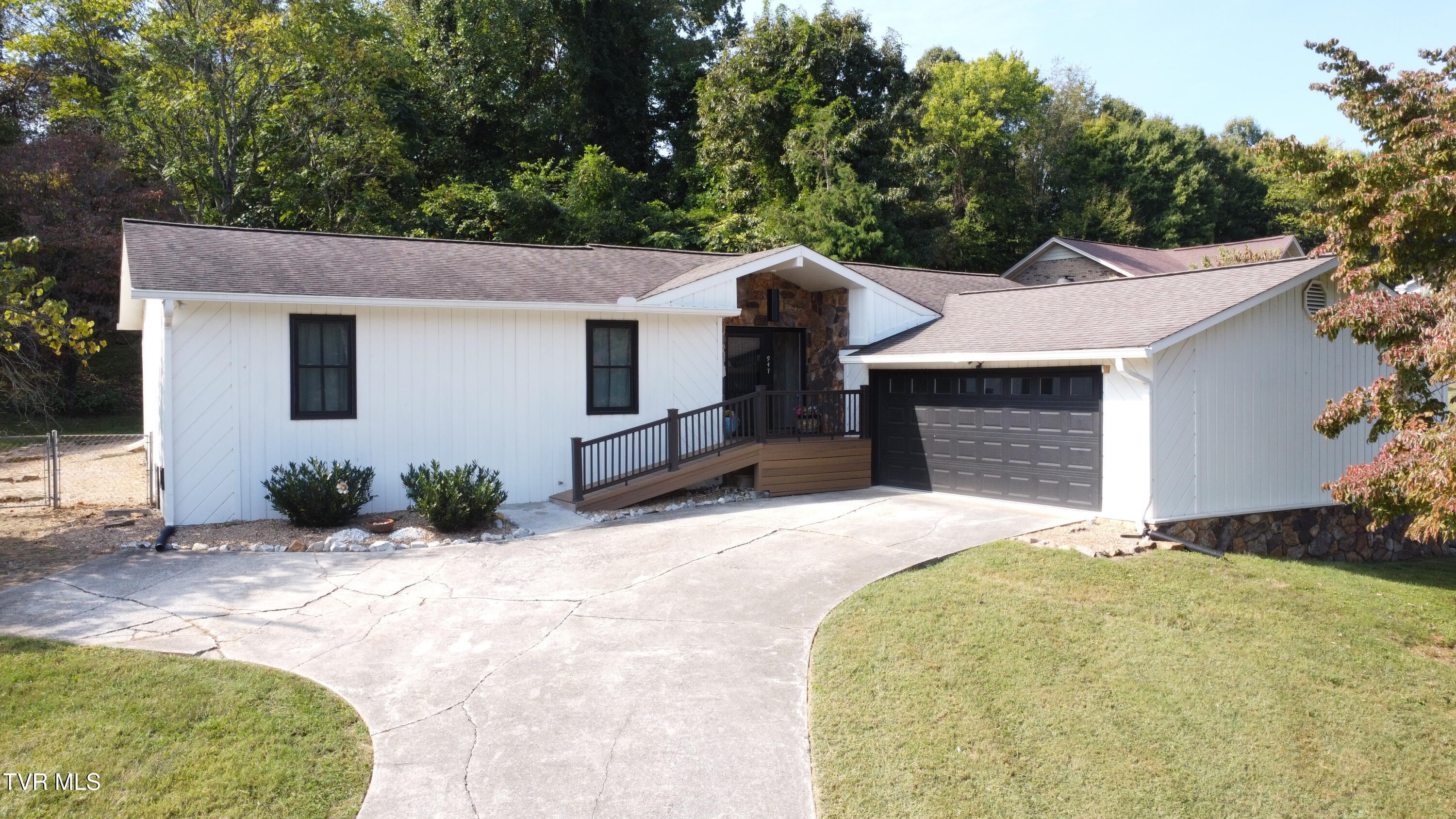 947 Mountain Laurel Road — photo
