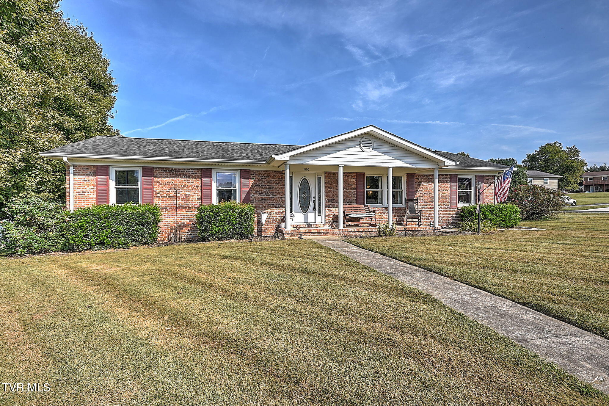100 Royal Oak Drive — photo
