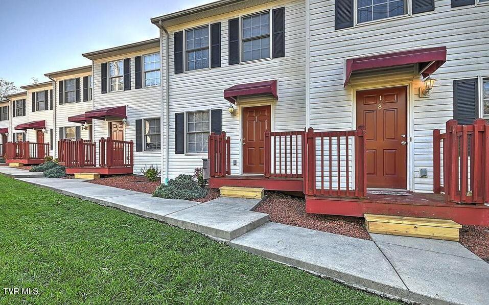 801 Magnolia Extension Unit 8 — photo