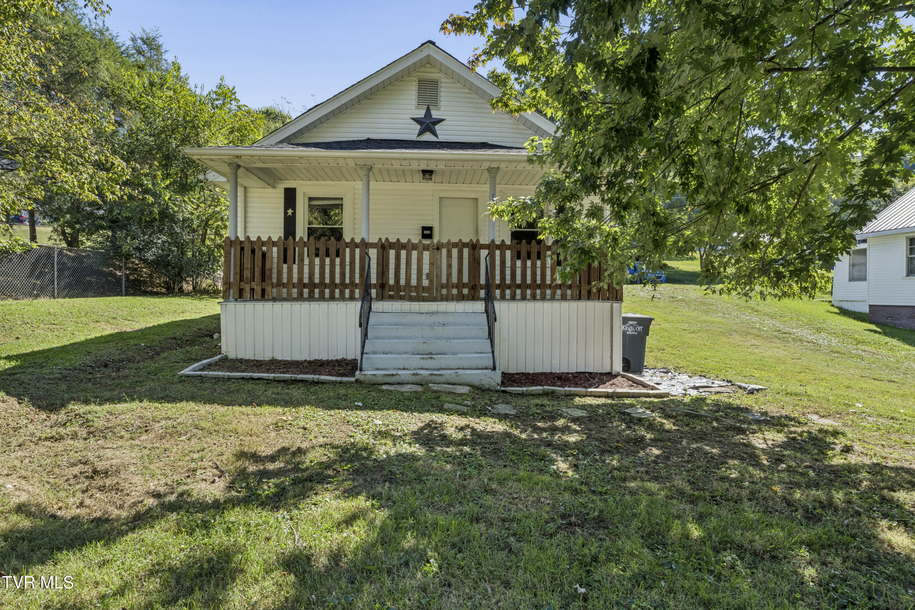 1820 Ridgeway Drive — photo