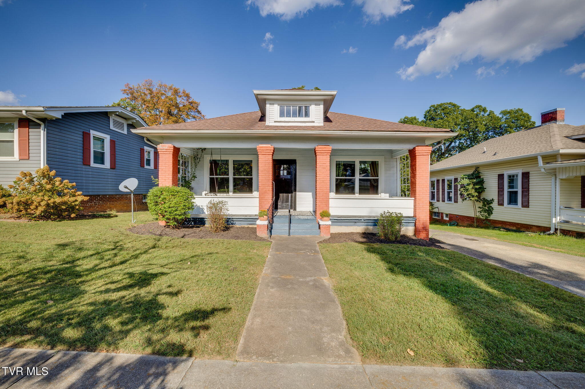 618 Hillcrest Drive — photo