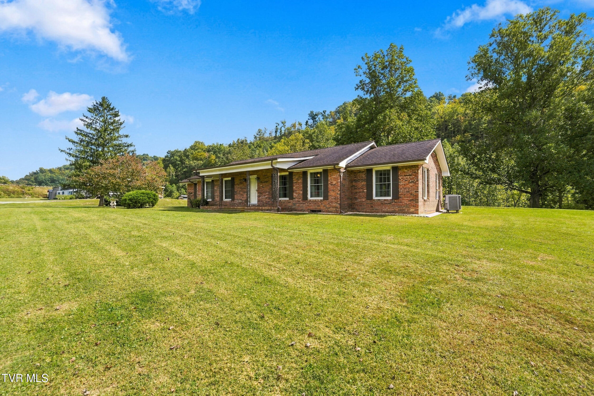 233 Thorngrove Drive — photo