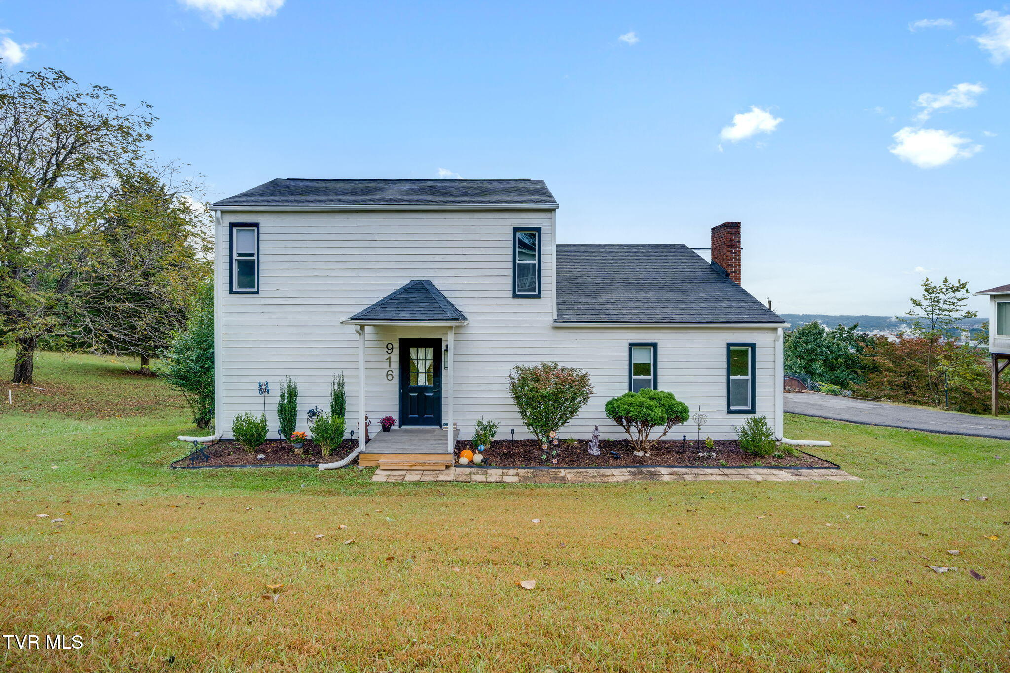916 Starling Drive — photo