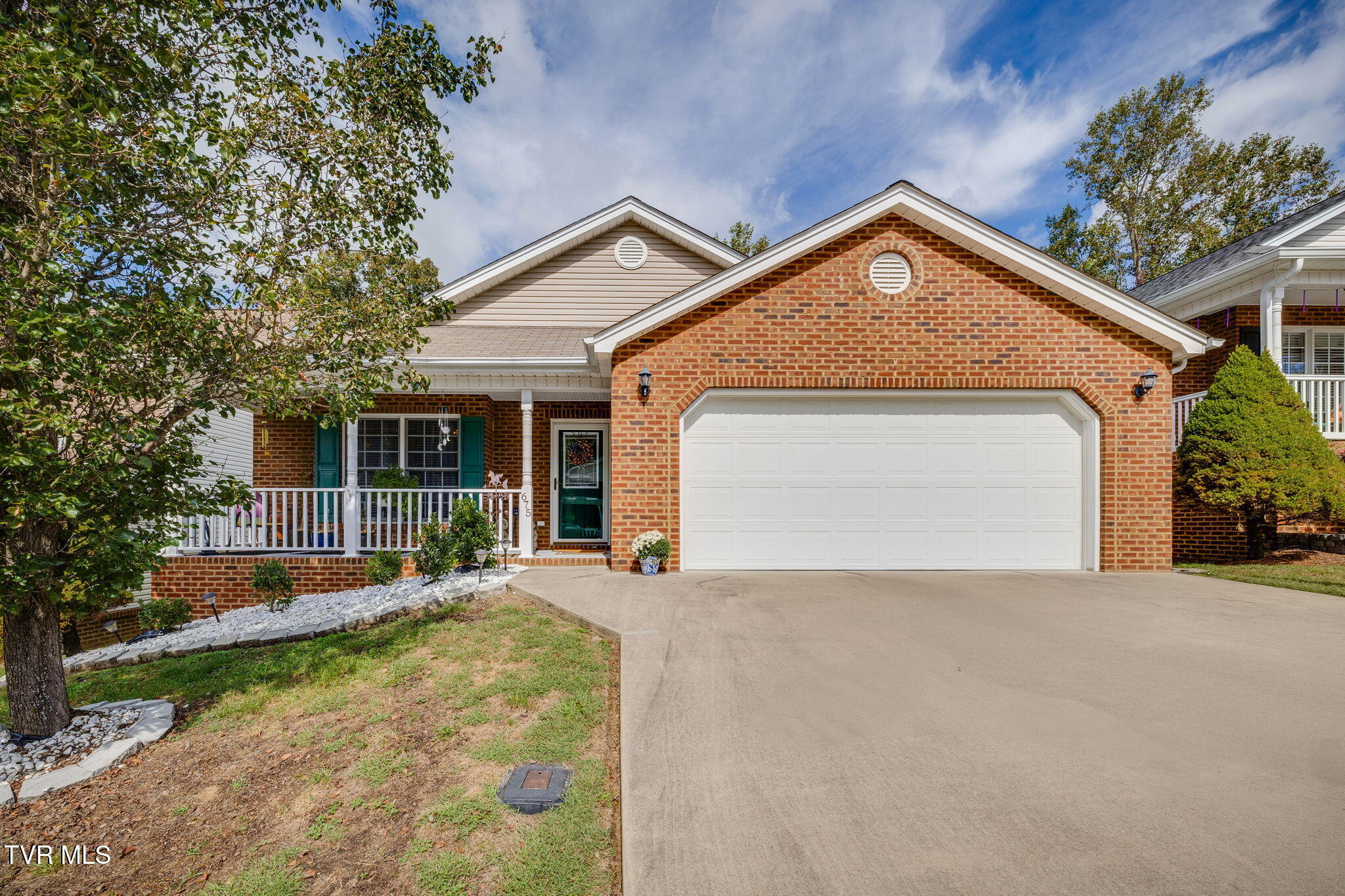 675 Willowcrest Place — photo