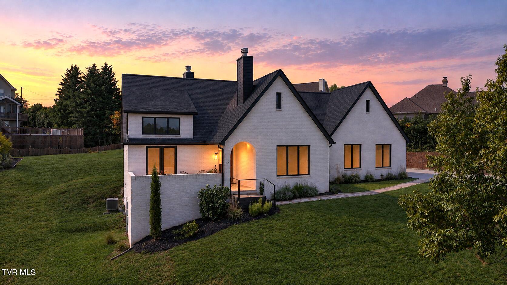 10 Walnut Grove Court — photo
