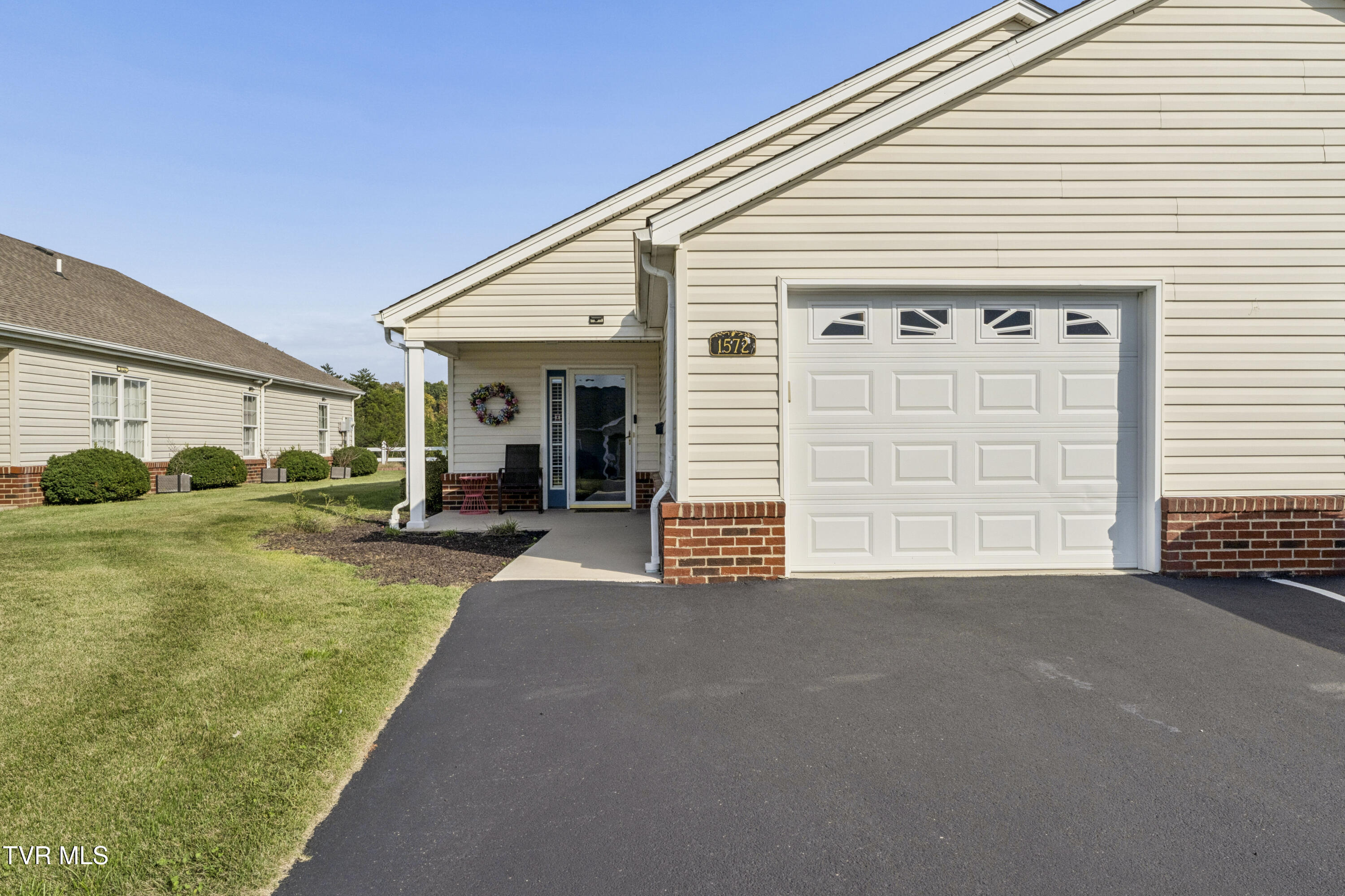 1572 Pine Cone Circle — photo