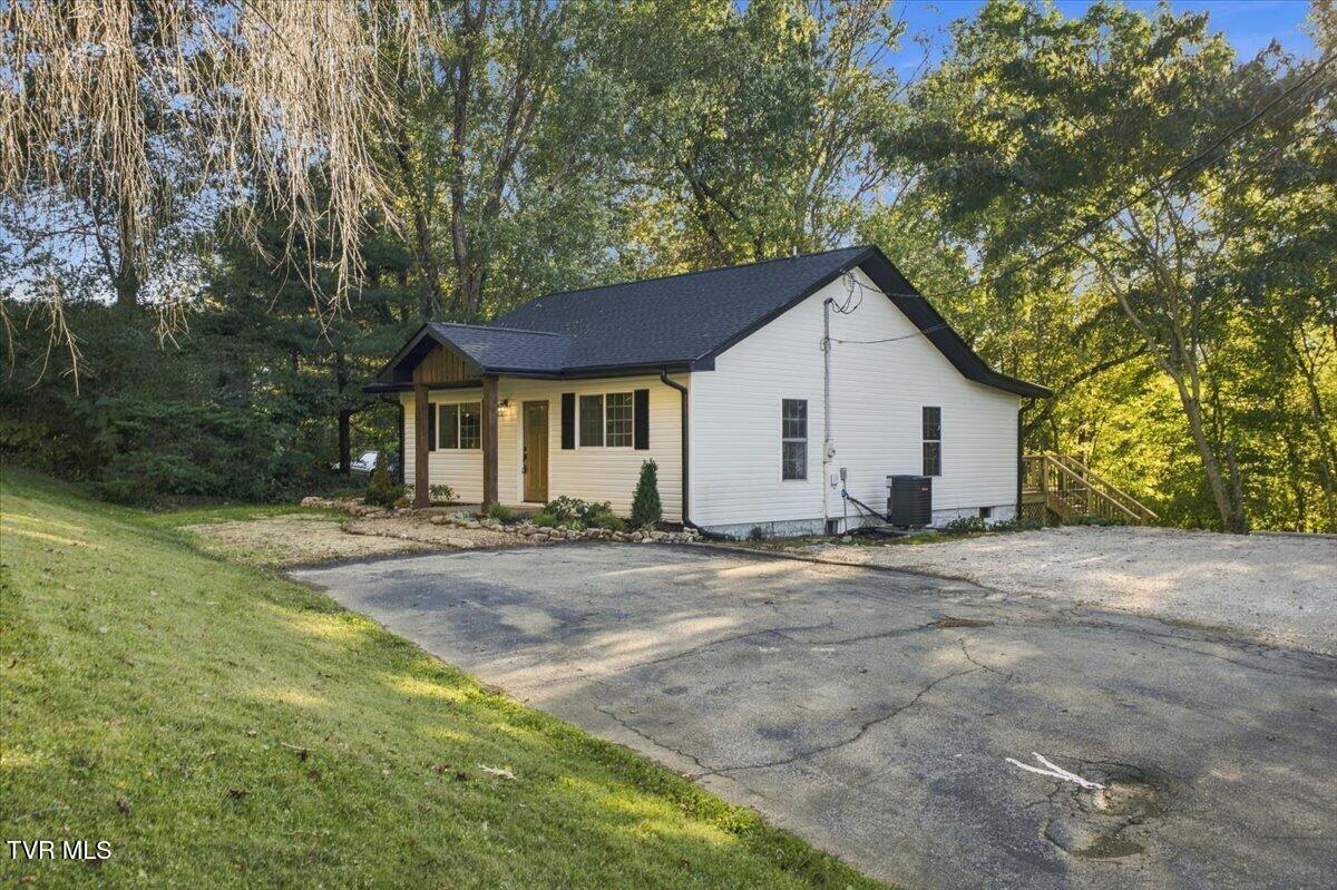1186 Riverview Drive — photo