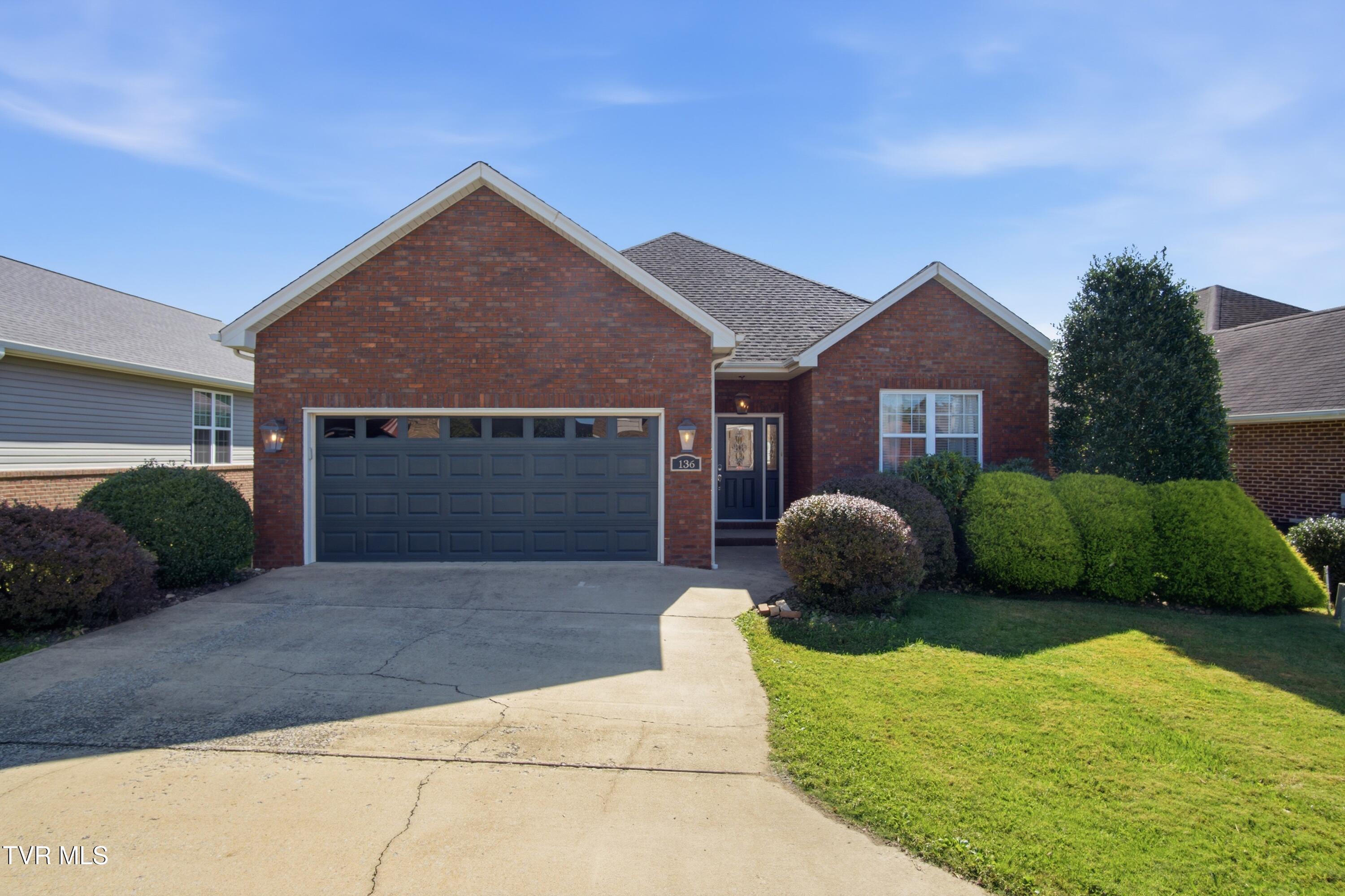 136 Thistledown Circle — photo