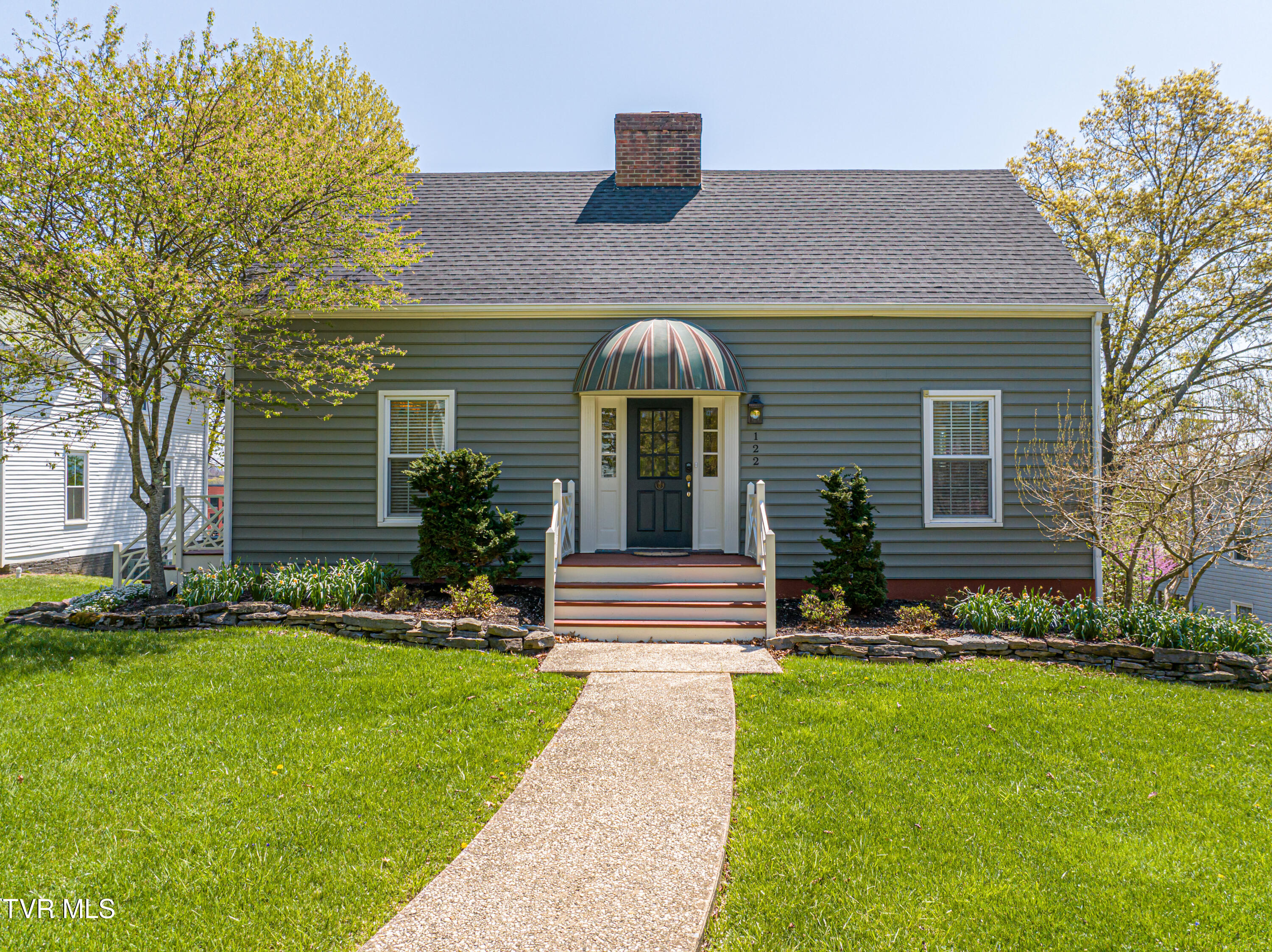 122 Northeast Stonewall Heights — photo