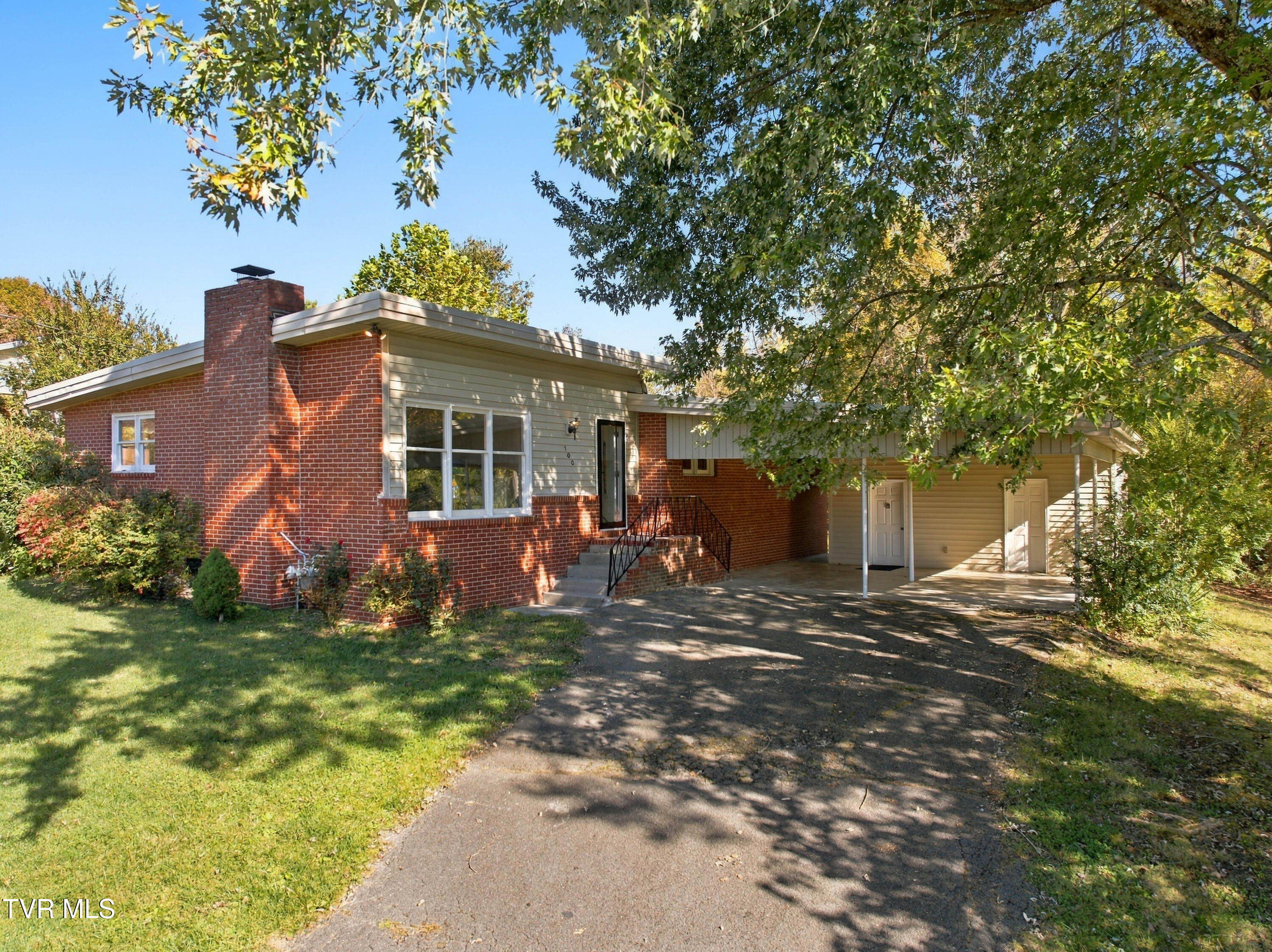 100 Brookwood Drive — photo