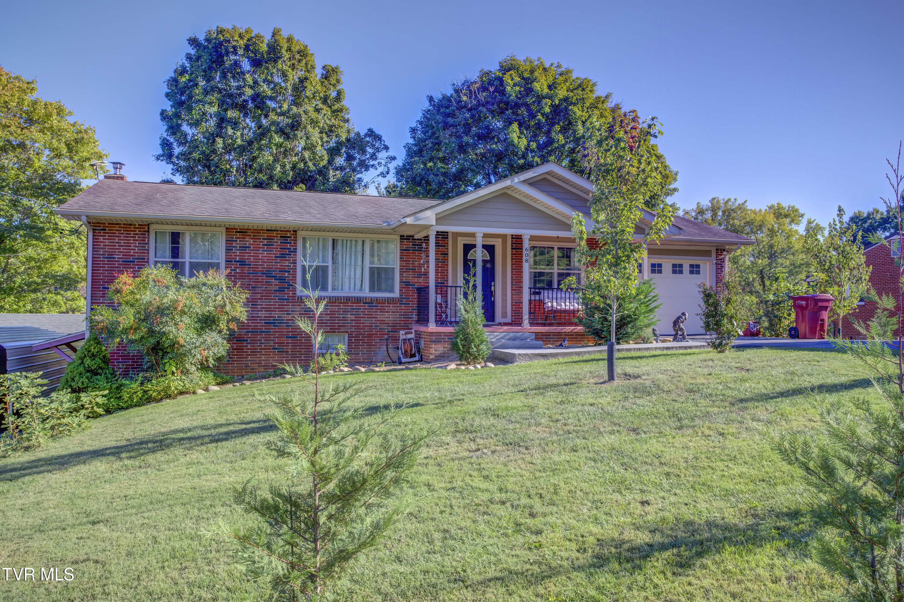 608 Pine Ridge Road — photo