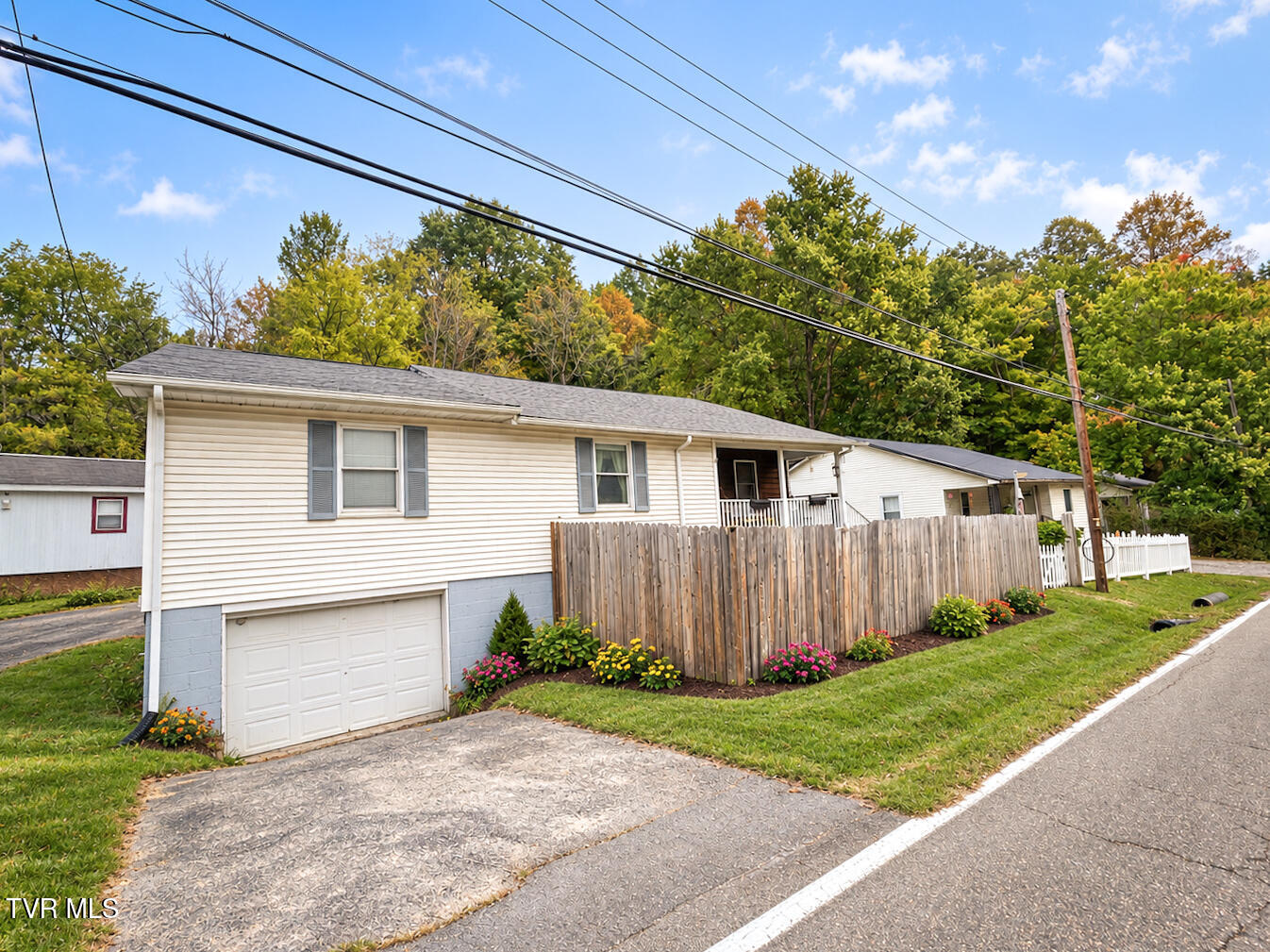 709 Exeter Road — photo