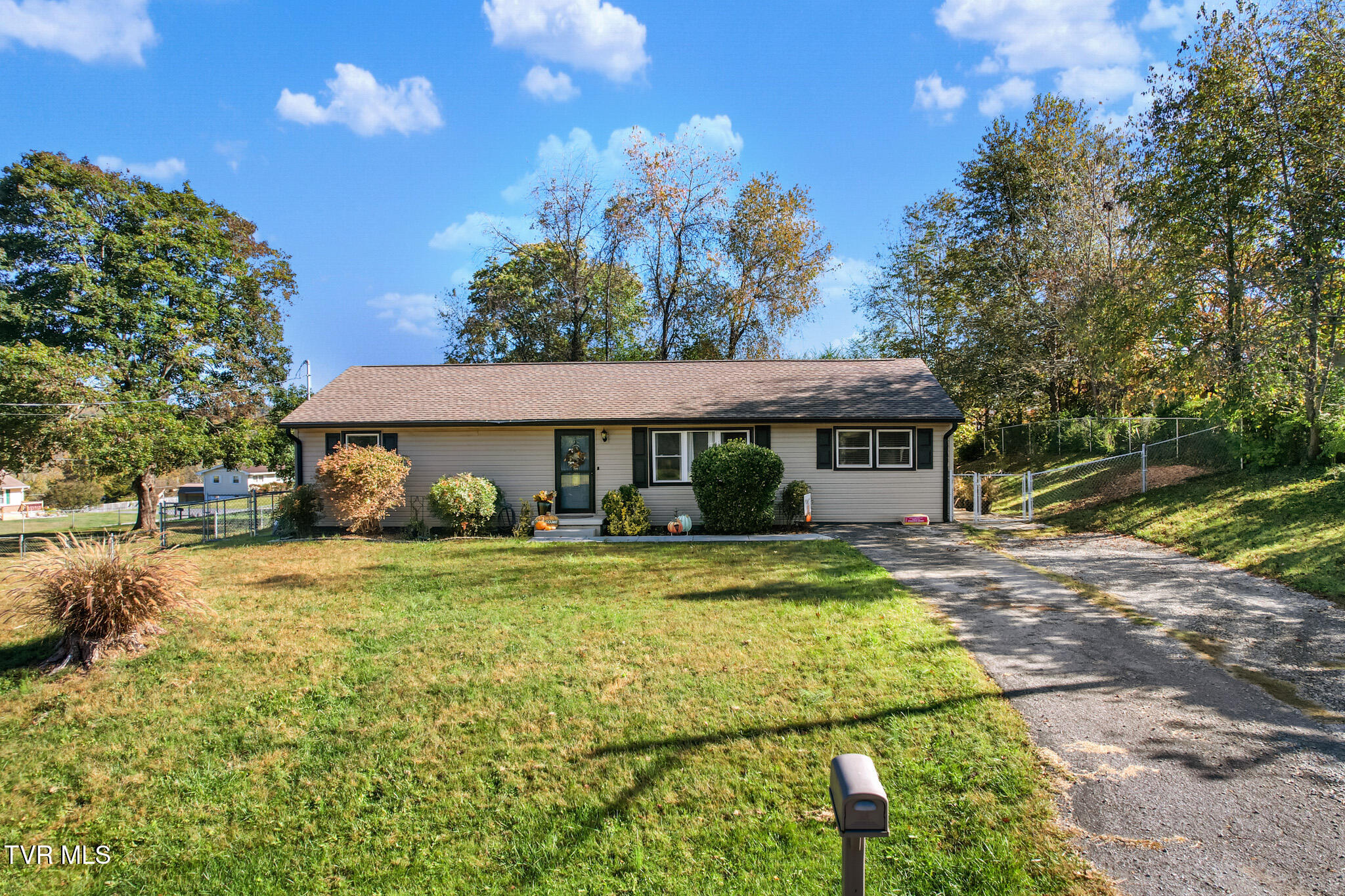 102 Tanglewood Drive — photo