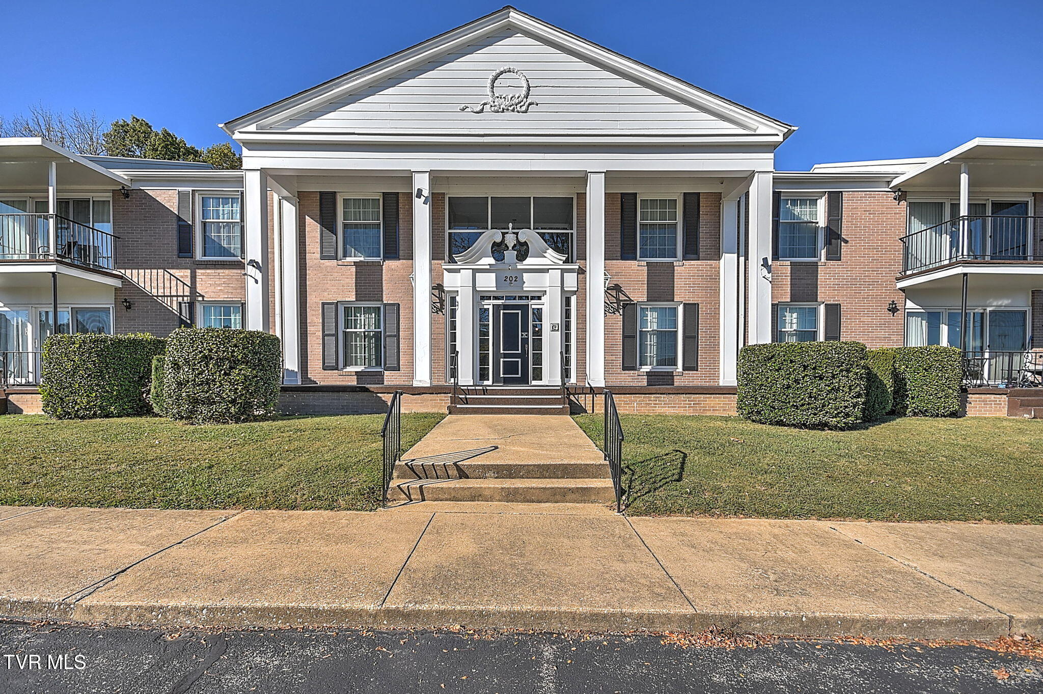 202 University Parkway Apt 28E — photo