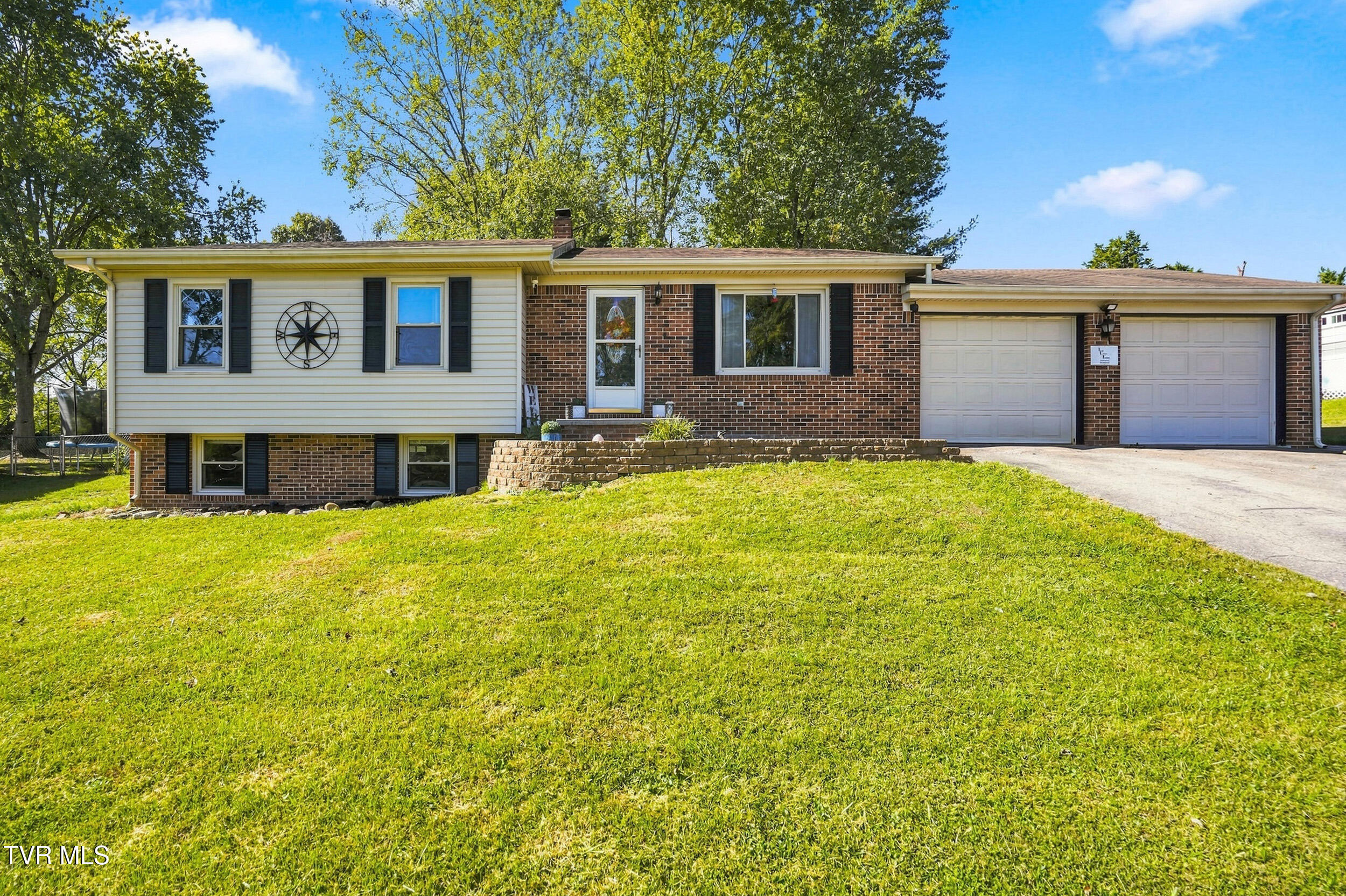 253 Sycamore Drive — photo