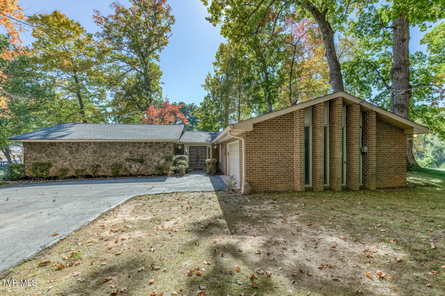 307 Oak Lane — photo