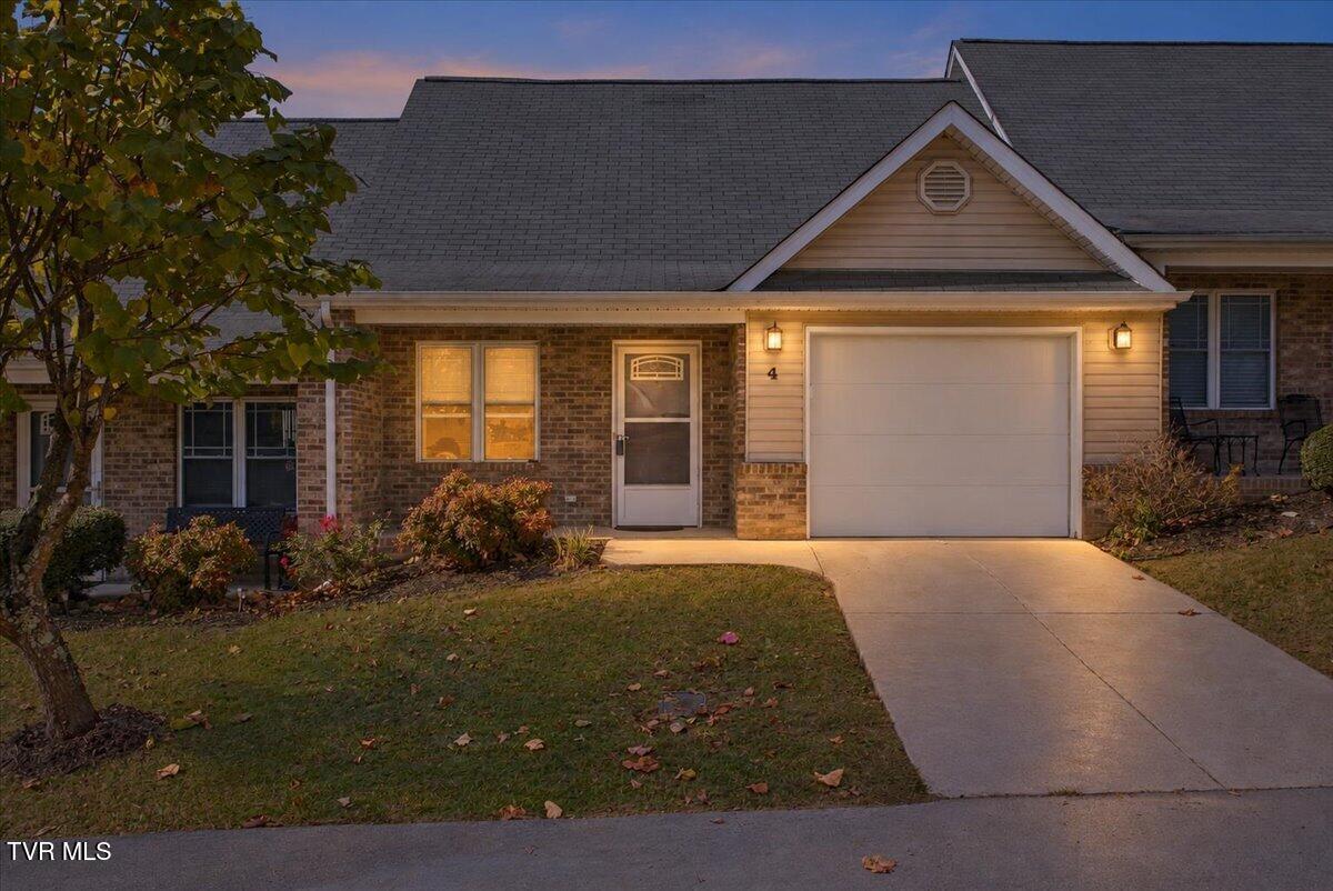 527 Redstone Drive Unit 4 — photo