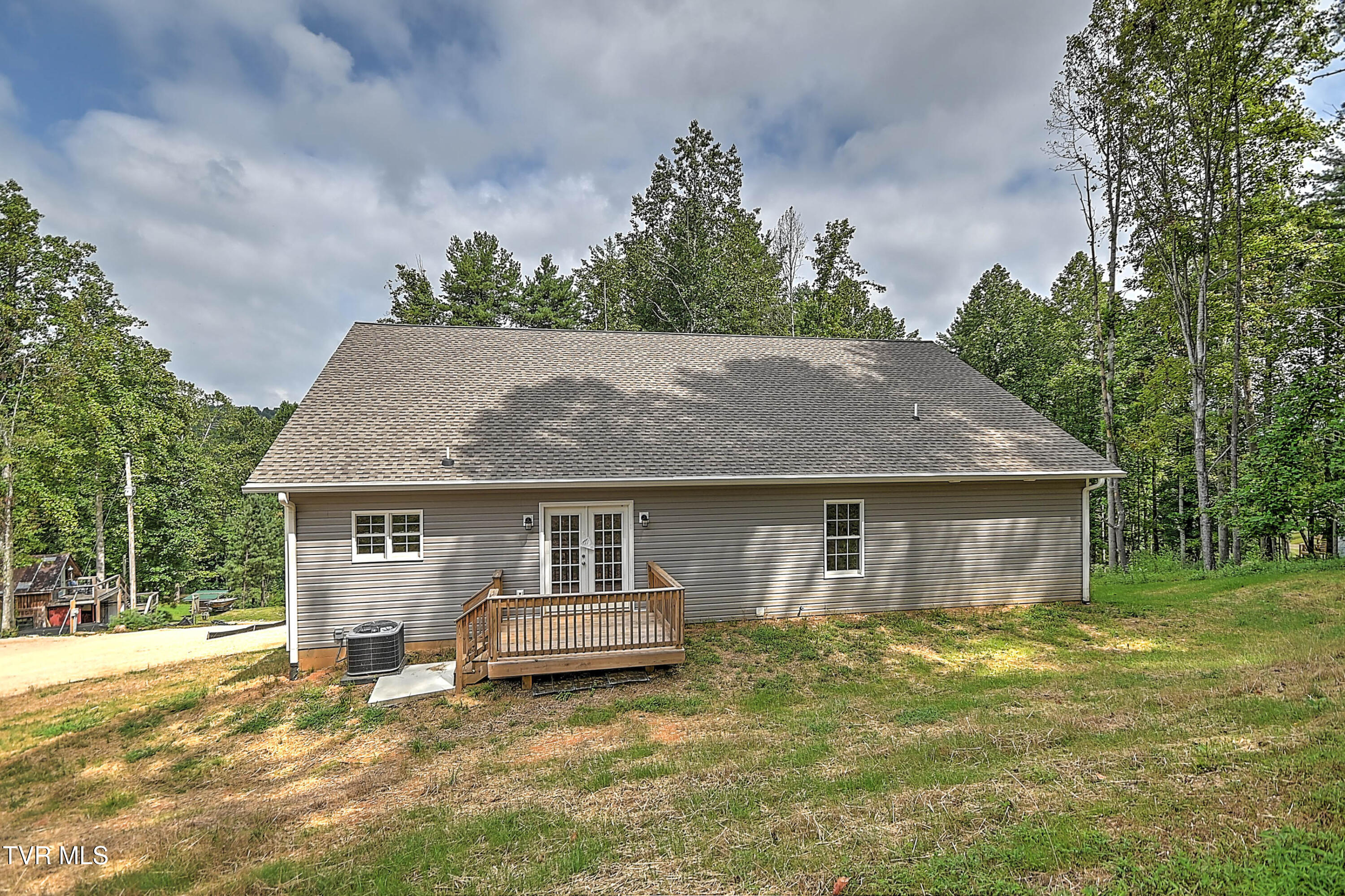476 Norris Rd ( Bridle Path) Road — photo