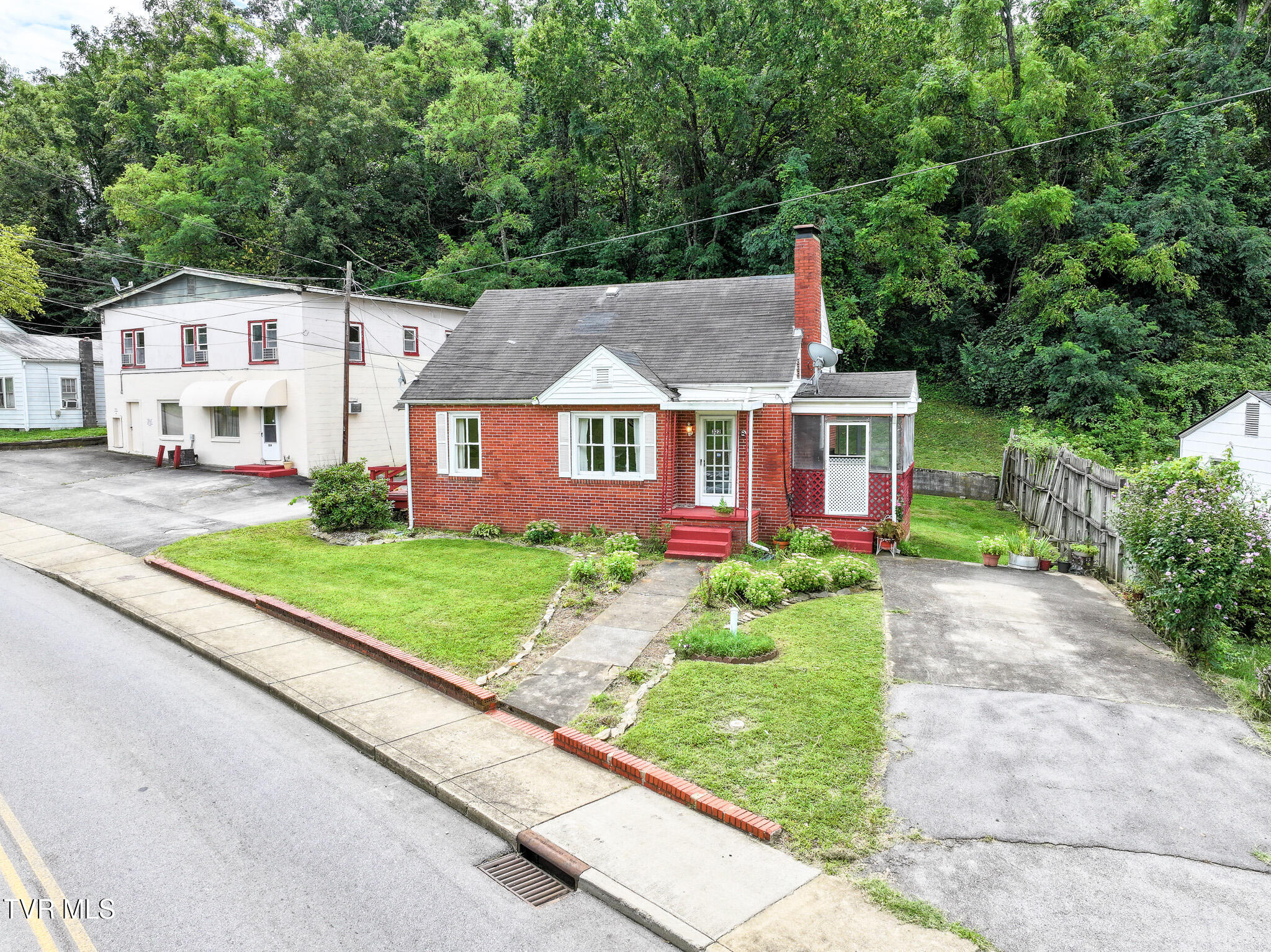 324 East Church Street — photo