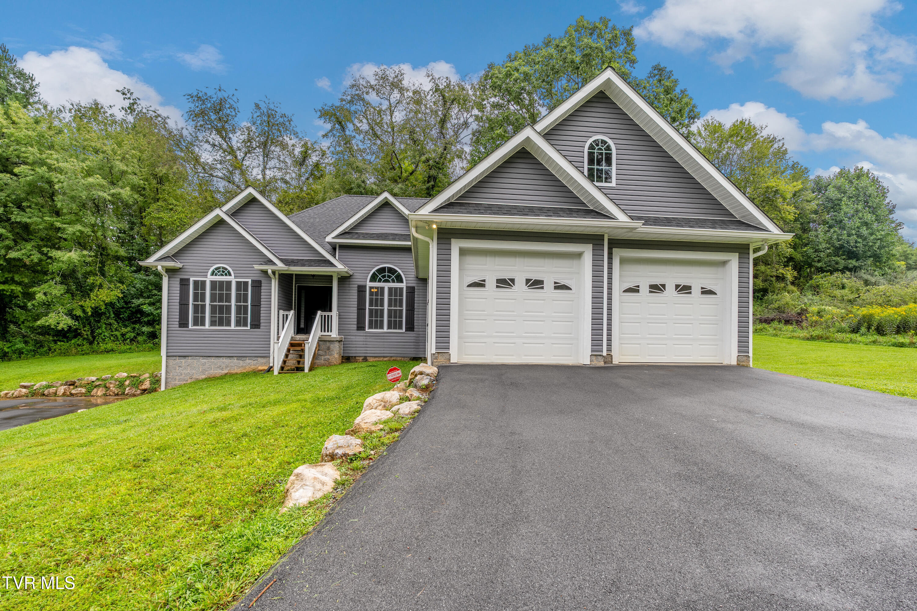 1161 Laurel Way — photo